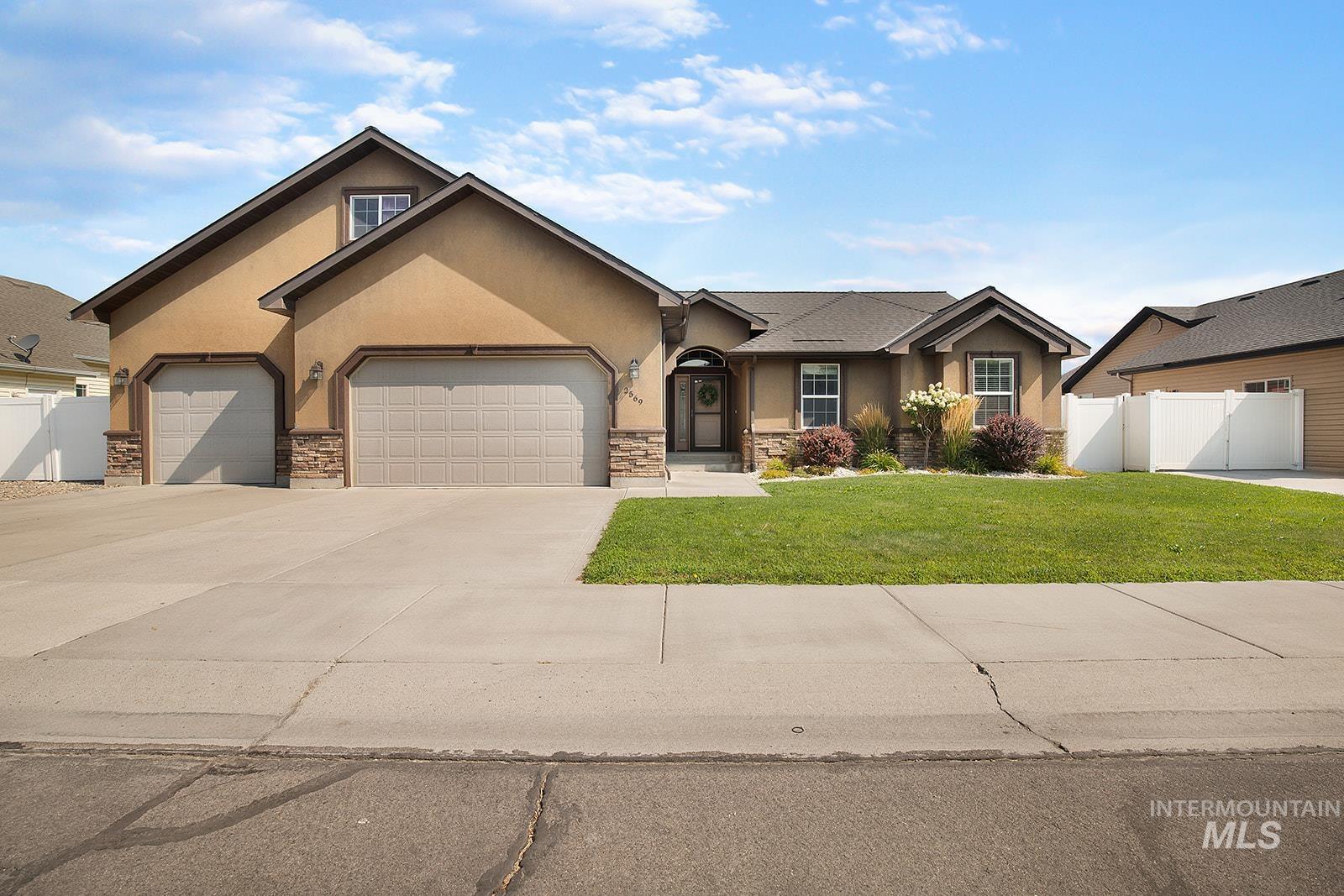 2569 Joshua Way, Twin Falls, Idaho 83301, 4 Bedrooms, 3 Bathrooms, Residential For Sale, Price $550,000,MLS 98996396