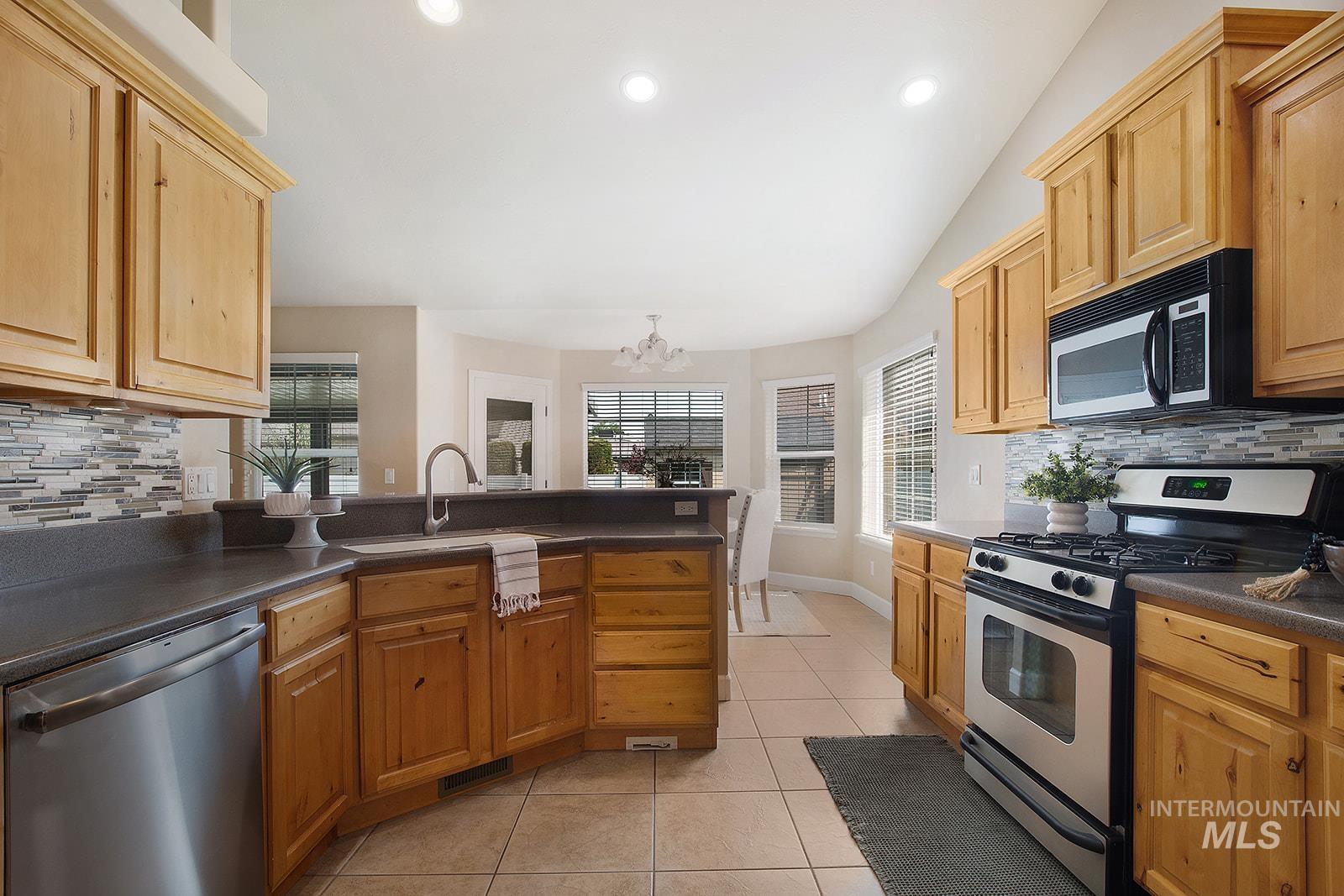 2569 Joshua Way, Twin Falls, Idaho 83301, 4 Bedrooms, 3 Bathrooms, Residential For Sale, Price $550,000,MLS 98996396