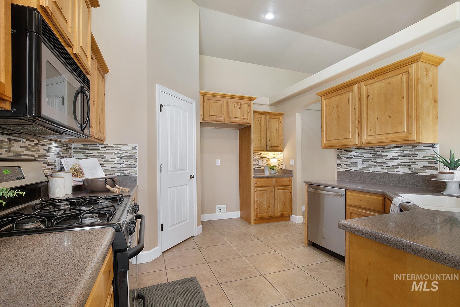 2569 Joshua Way, Twin Falls, Idaho 83301, 4 Bedrooms, 3 Bathrooms, Residential For Sale, Price $550,000,MLS 98996396