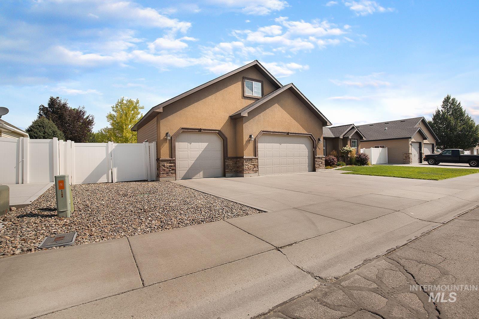 2569 Joshua Way, Twin Falls, Idaho 83301, 4 Bedrooms, 3 Bathrooms, Residential For Sale, Price $550,000,MLS 98996396