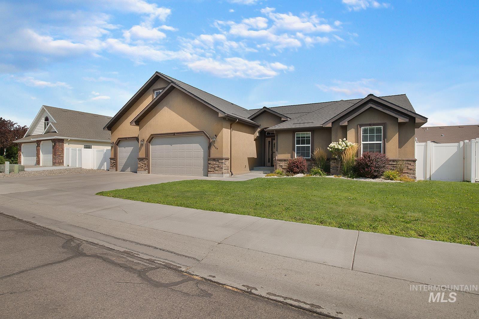 2569 Joshua Way, Twin Falls, Idaho 83301, 4 Bedrooms, 3 Bathrooms, Residential For Sale, Price $550,000,MLS 98996396