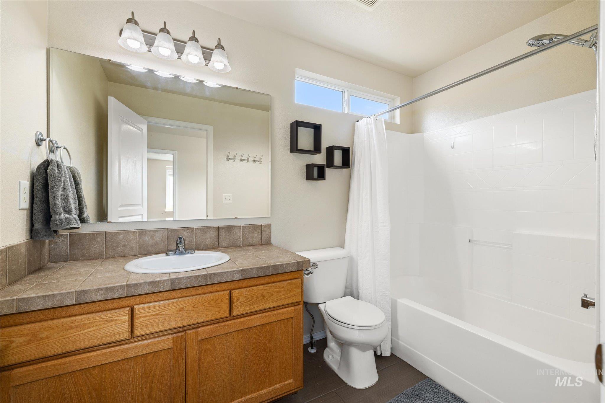 4424 E Arborvitae Dr, Boise, Idaho 83716, 3 Bedrooms, 2.5 Bathrooms, Residential For Sale, Price $549,900, 98996403