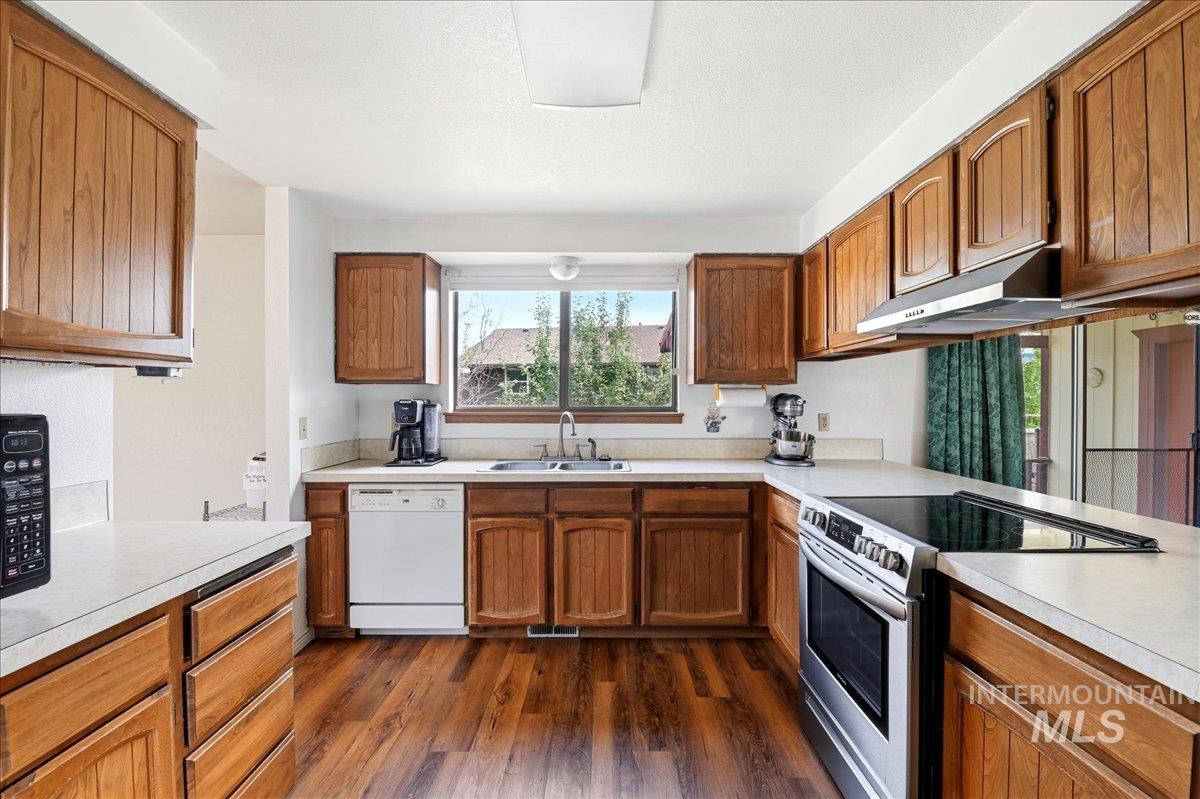 5085 S Council Bluff Way, Boise, Idaho 83716, 3 Bedrooms, 2 Bathrooms, Residential For Sale, Price $460,000, 98996406