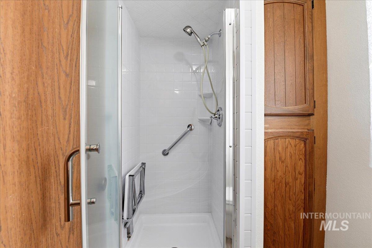5085 S Council Bluff Way, Boise, Idaho 83716, 3 Bedrooms, 2 Bathrooms, Residential For Sale, Price $460,000, 98996406