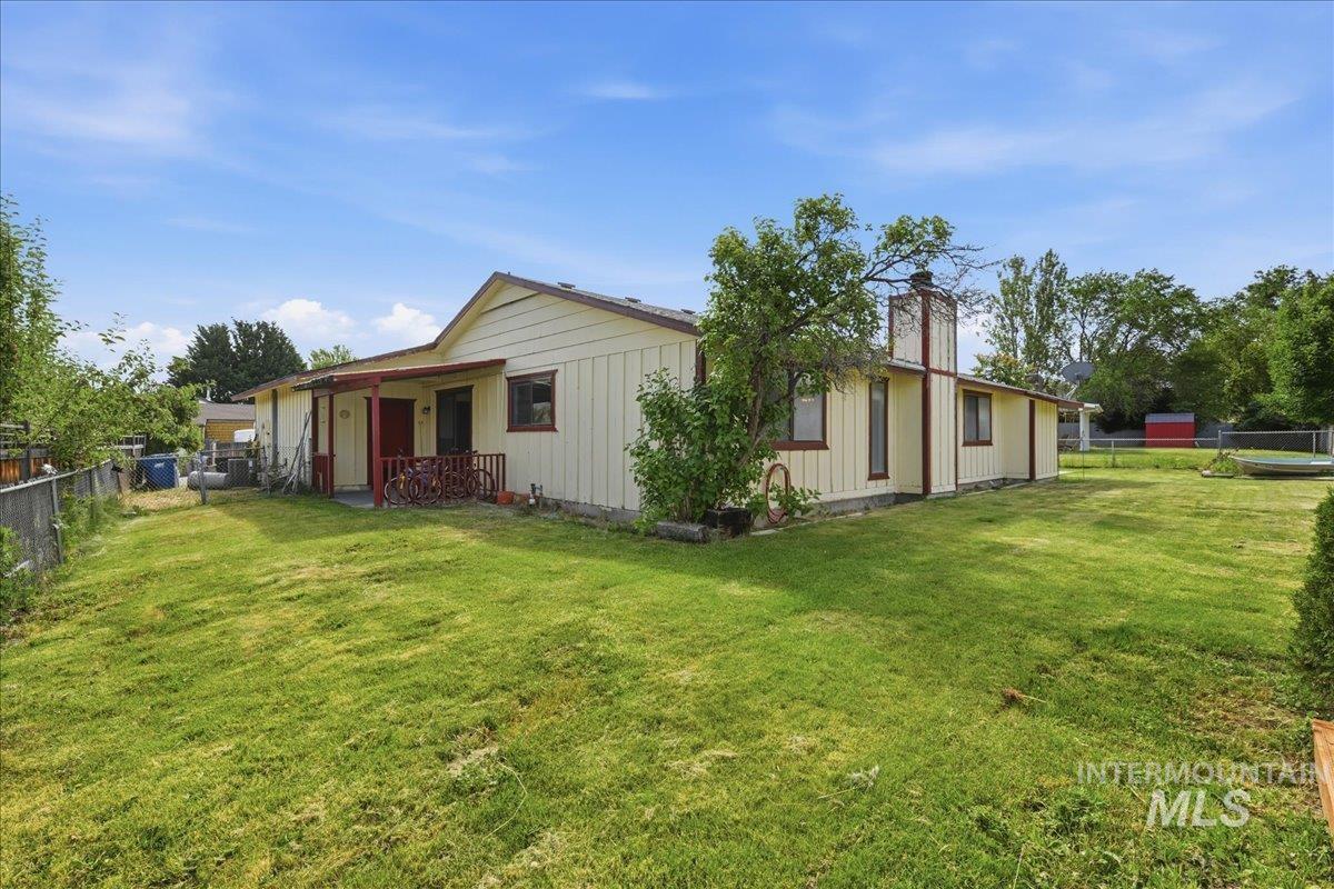 5085 S Council Bluff Way, Boise, Idaho 83716, 3 Bedrooms, 2 Bathrooms, Residential For Sale, Price $460,000, 98996406