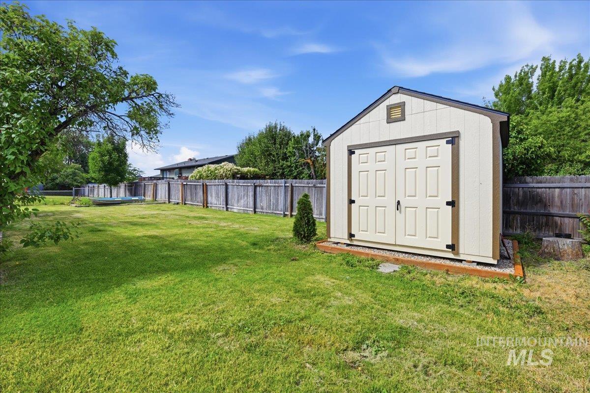5085 S Council Bluff Way, Boise, Idaho 83716, 3 Bedrooms, 2 Bathrooms, Residential For Sale, Price $460,000, 98996406