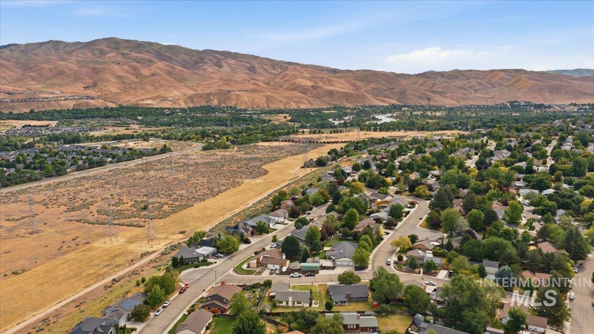 5085 S Council Bluff Way, Boise, Idaho 83716, 3 Bedrooms, 2 Bathrooms, Residential For Sale, Price $460,000, 98996406