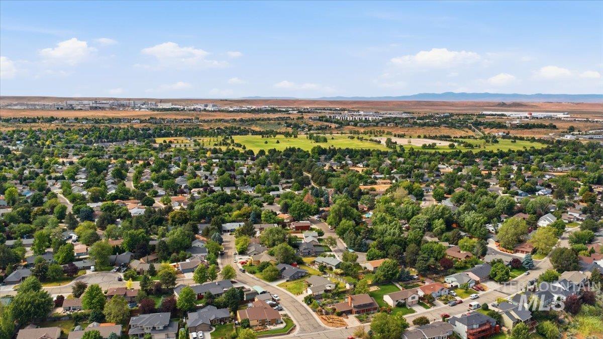 5085 S Council Bluff Way, Boise, Idaho 83716, 3 Bedrooms, 2 Bathrooms, Residential For Sale, Price $460,000, 98996406
