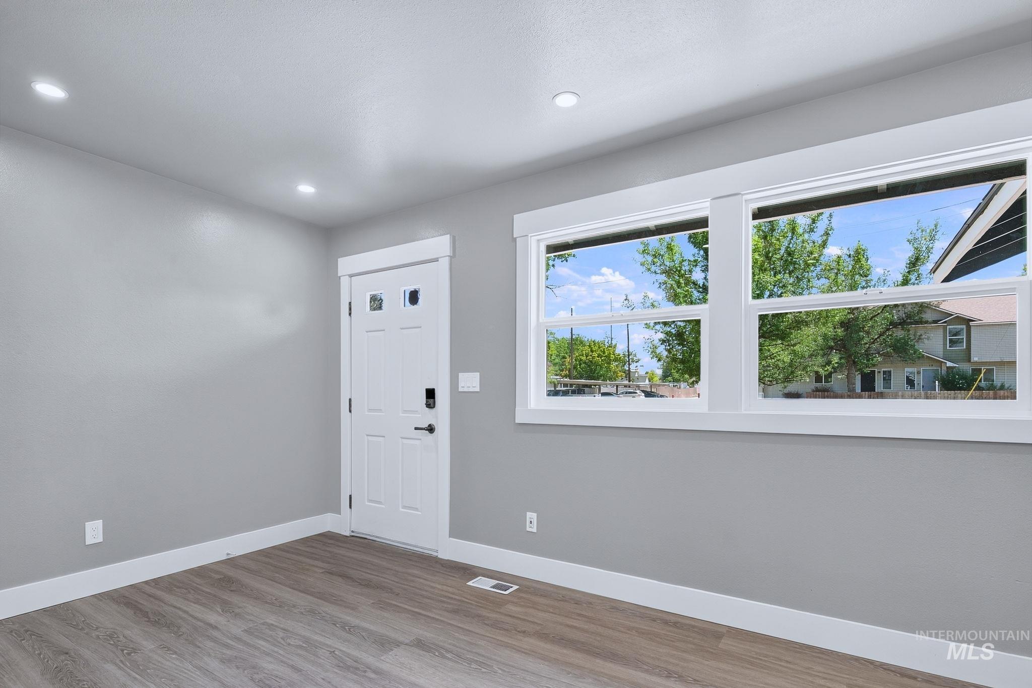 300 N Meridian Rd, Meridian, Idaho 83642, 3 Bedrooms, 6 Rooms, Business/Commercial For Sale, Price $590,000,MLS 98996408