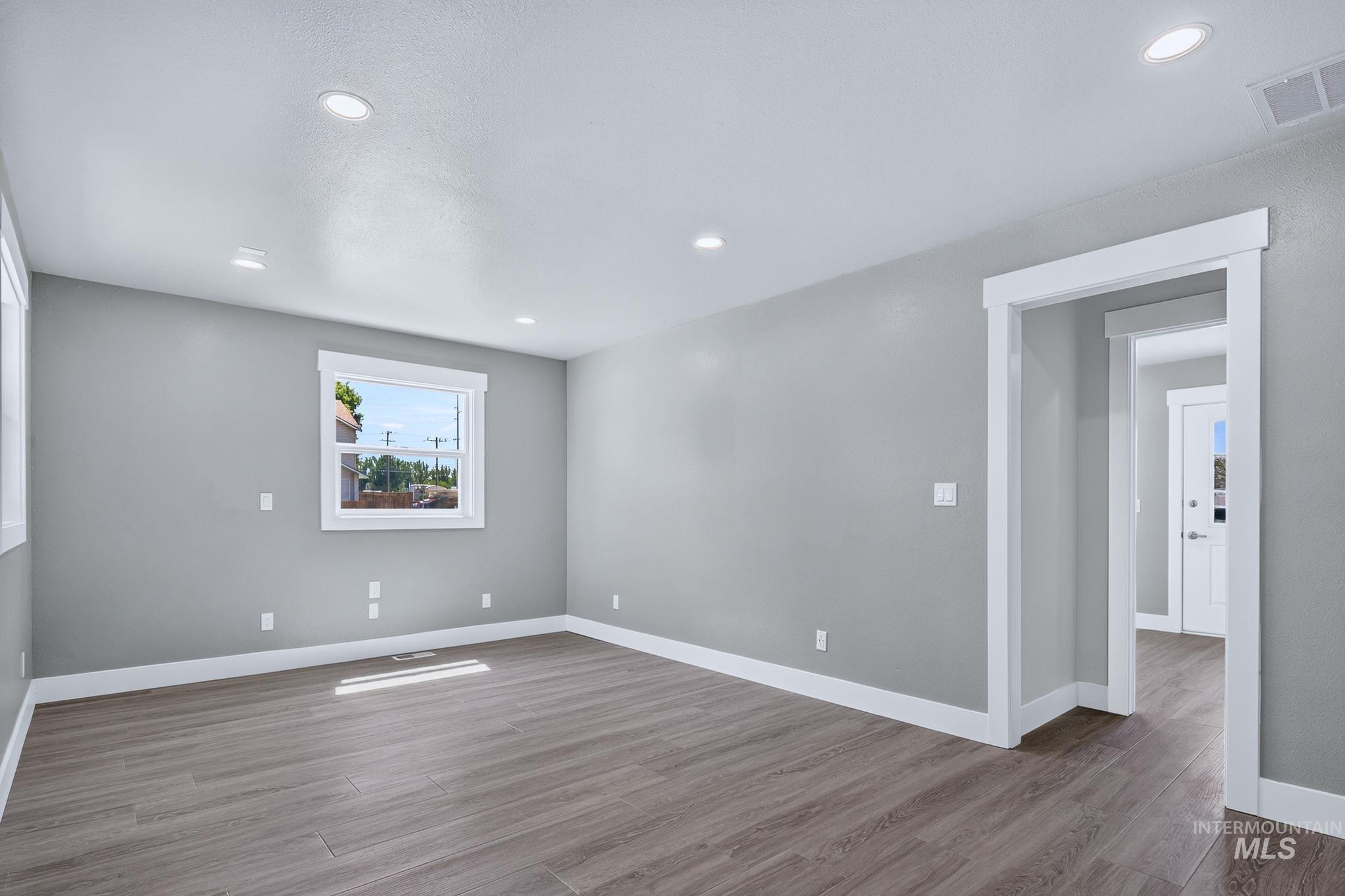 300 N Meridian Rd, Meridian, Idaho 83642, 3 Bedrooms, 6 Rooms, Business/Commercial For Sale, Price $590,000,MLS 98996408