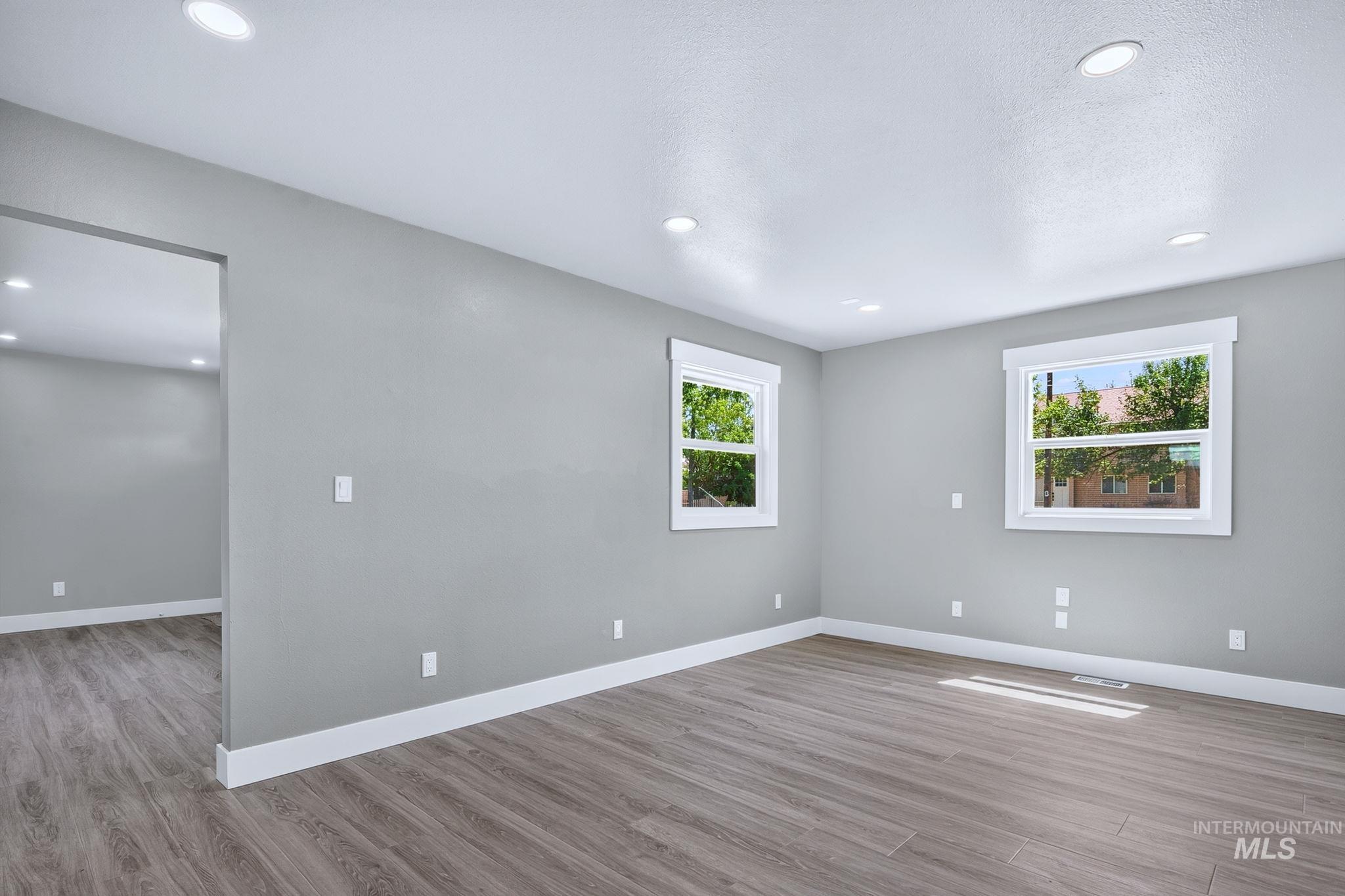 300 N Meridian Rd, Meridian, Idaho 83642, 3 Bedrooms, 6 Rooms, Business/Commercial For Sale, Price $590,000,MLS 98996408