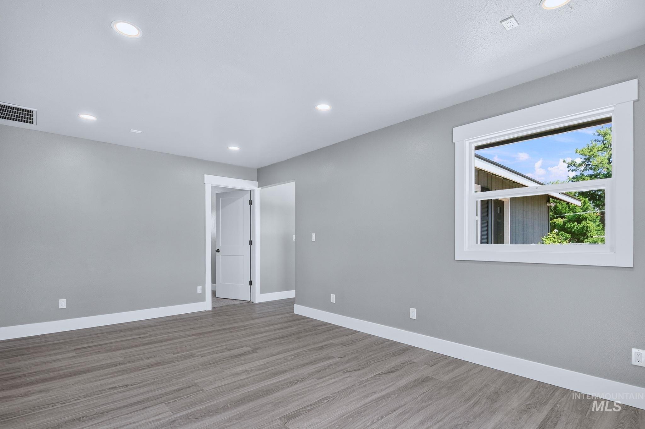 300 N Meridian Rd, Meridian, Idaho 83642, 3 Bedrooms, 6 Rooms, Business/Commercial For Sale, Price $590,000,MLS 98996408