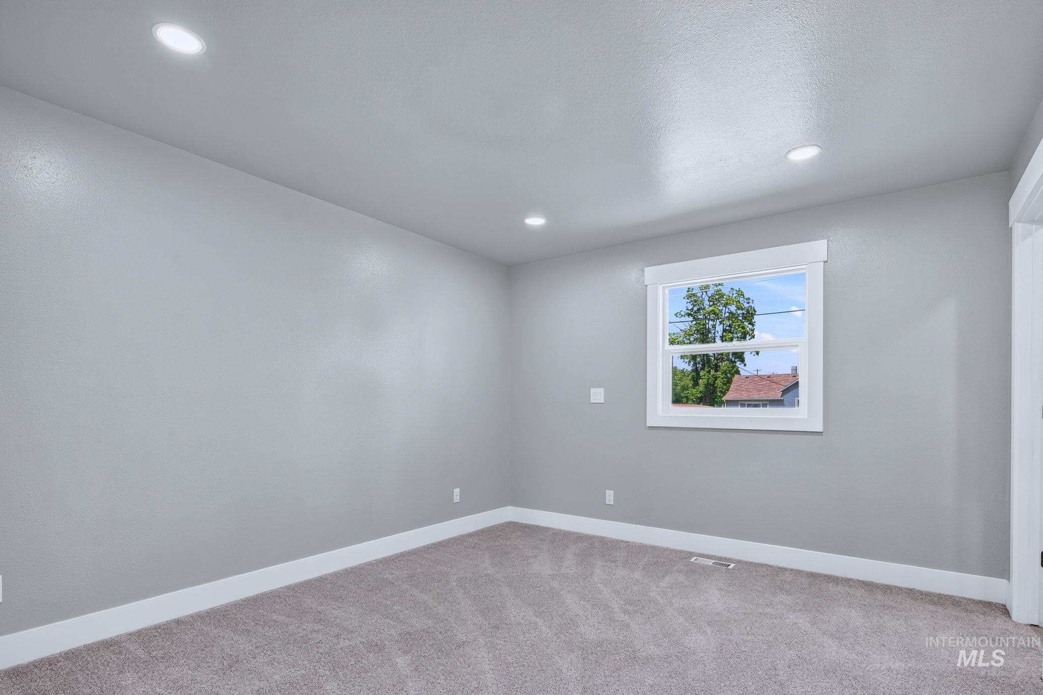 300 N Meridian Rd, Meridian, Idaho 83642, 3 Bedrooms, 6 Rooms, Business/Commercial For Sale, Price $590,000,MLS 98996408