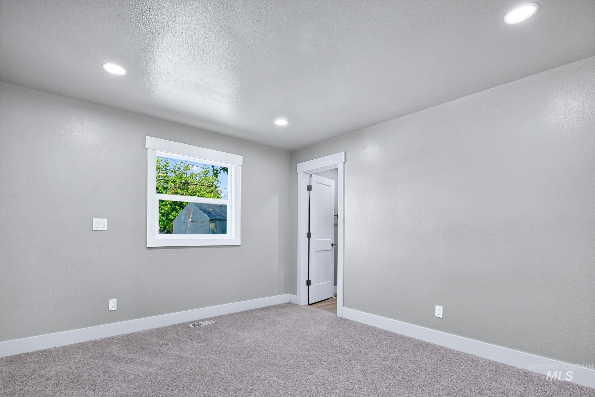 300 N Meridian Rd, Meridian, Idaho 83642, 3 Bedrooms, 6 Rooms, Business/Commercial For Sale, Price $590,000,MLS 98996408