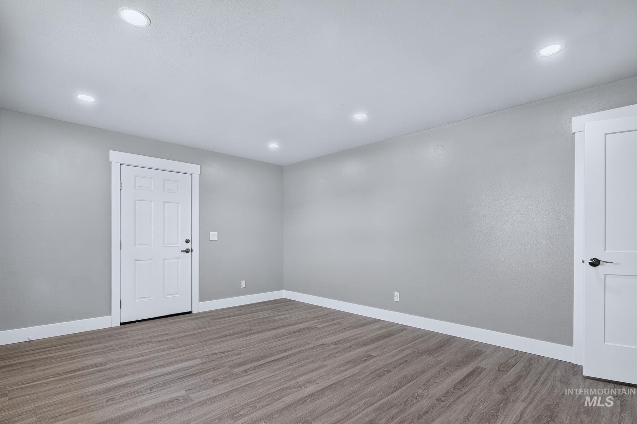 300 N Meridian Rd, Meridian, Idaho 83642, 3 Bedrooms, 6 Rooms, Business/Commercial For Sale, Price $590,000,MLS 98996408