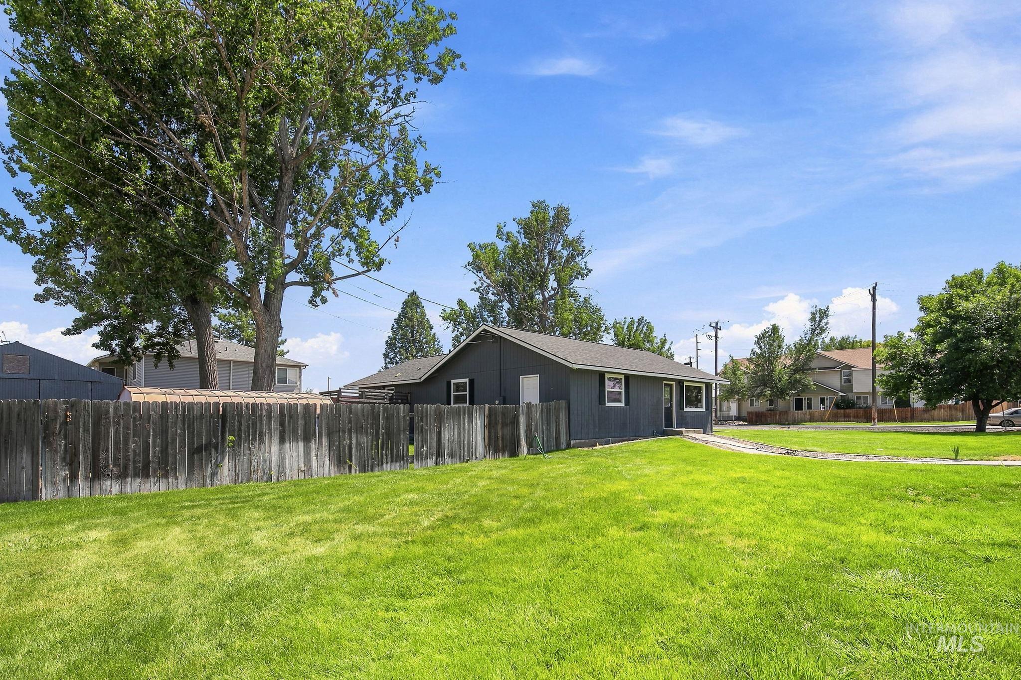 300 N Meridian Rd, Meridian, Idaho 83642, 3 Bedrooms, 6 Rooms, Business/Commercial For Sale, Price $590,000,MLS 98996408