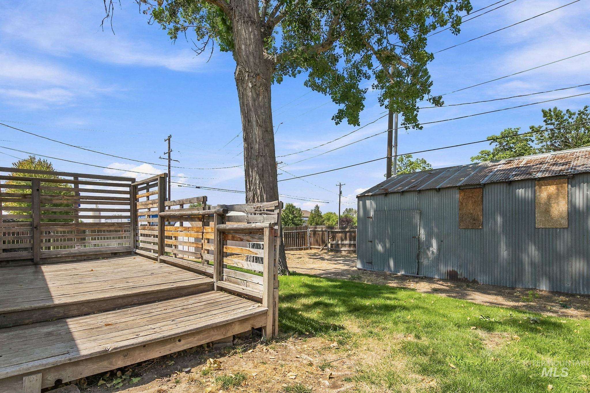 300 N Meridian Rd, Meridian, Idaho 83642, 3 Bedrooms, 6 Rooms, Business/Commercial For Sale, Price $590,000,MLS 98996408