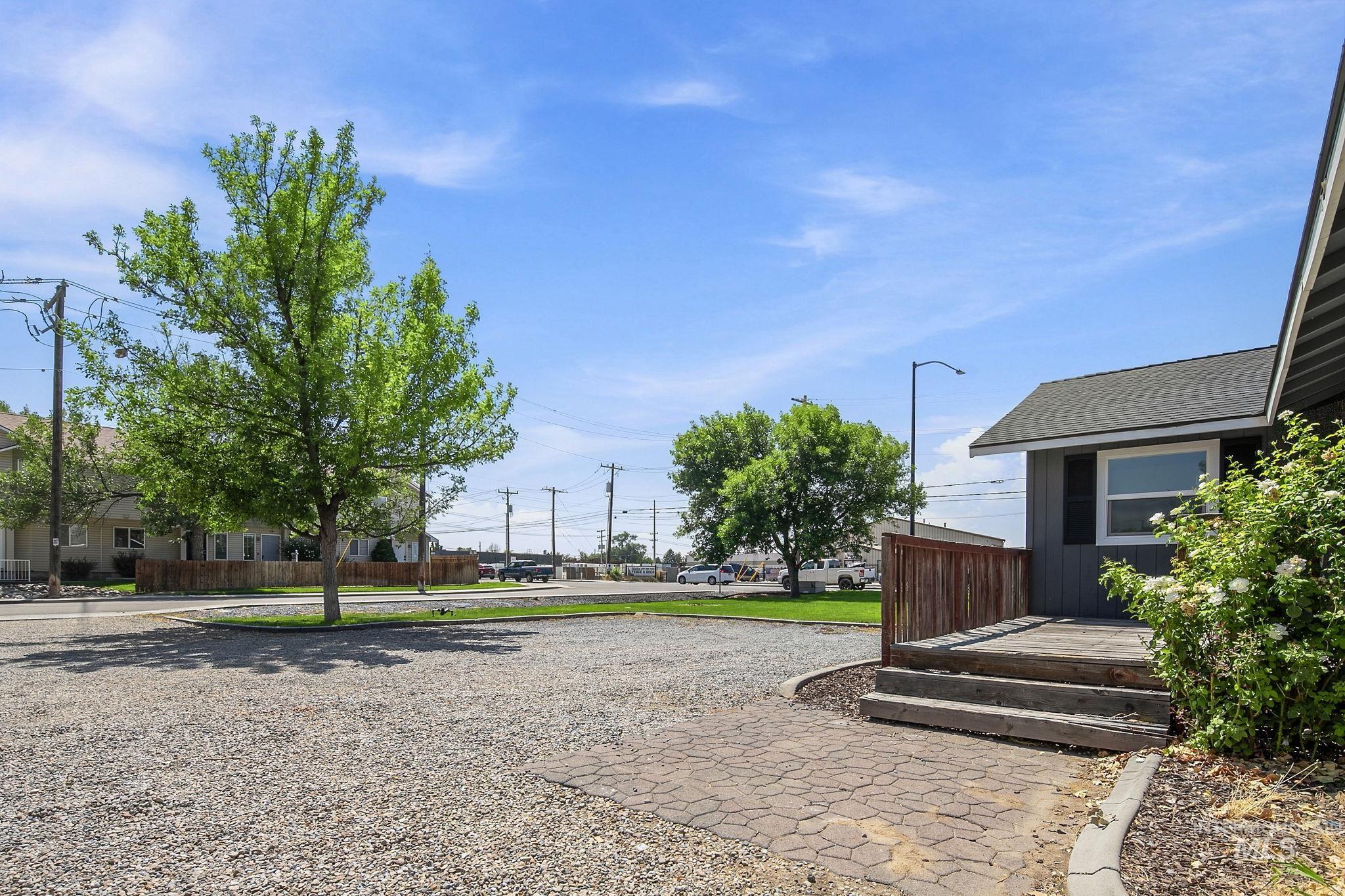 300 N Meridian Rd, Meridian, Idaho 83642, 3 Bedrooms, 6 Rooms, Business/Commercial For Sale, Price $590,000,MLS 98996408