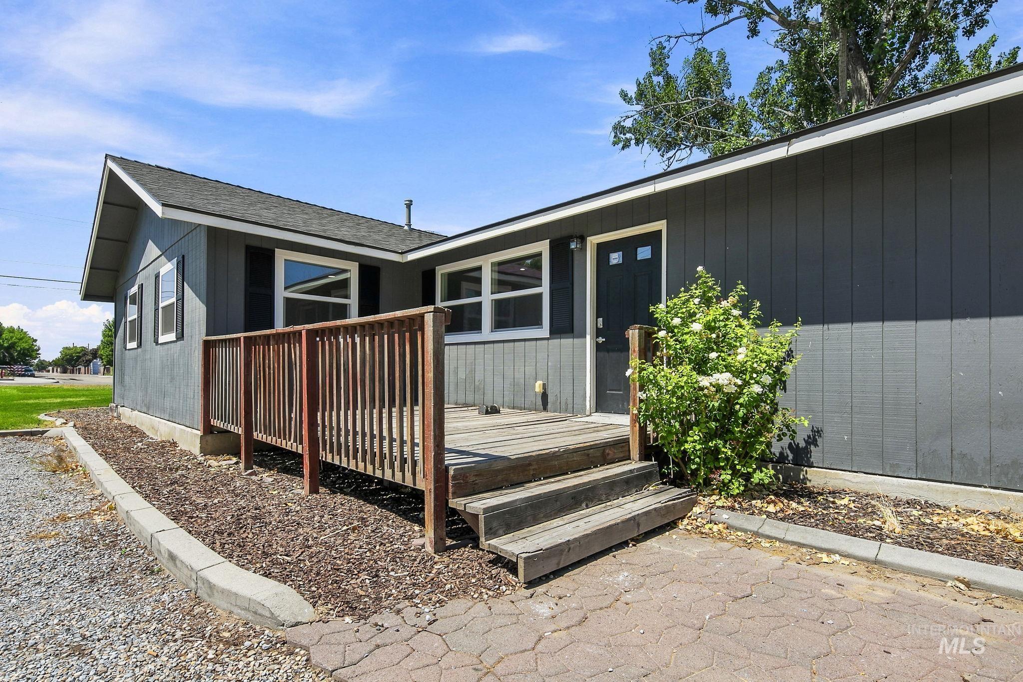 300 N Meridian Rd, Meridian, Idaho 83642, 3 Bedrooms, 6 Rooms, Business/Commercial For Sale, Price $590,000,MLS 98996408
