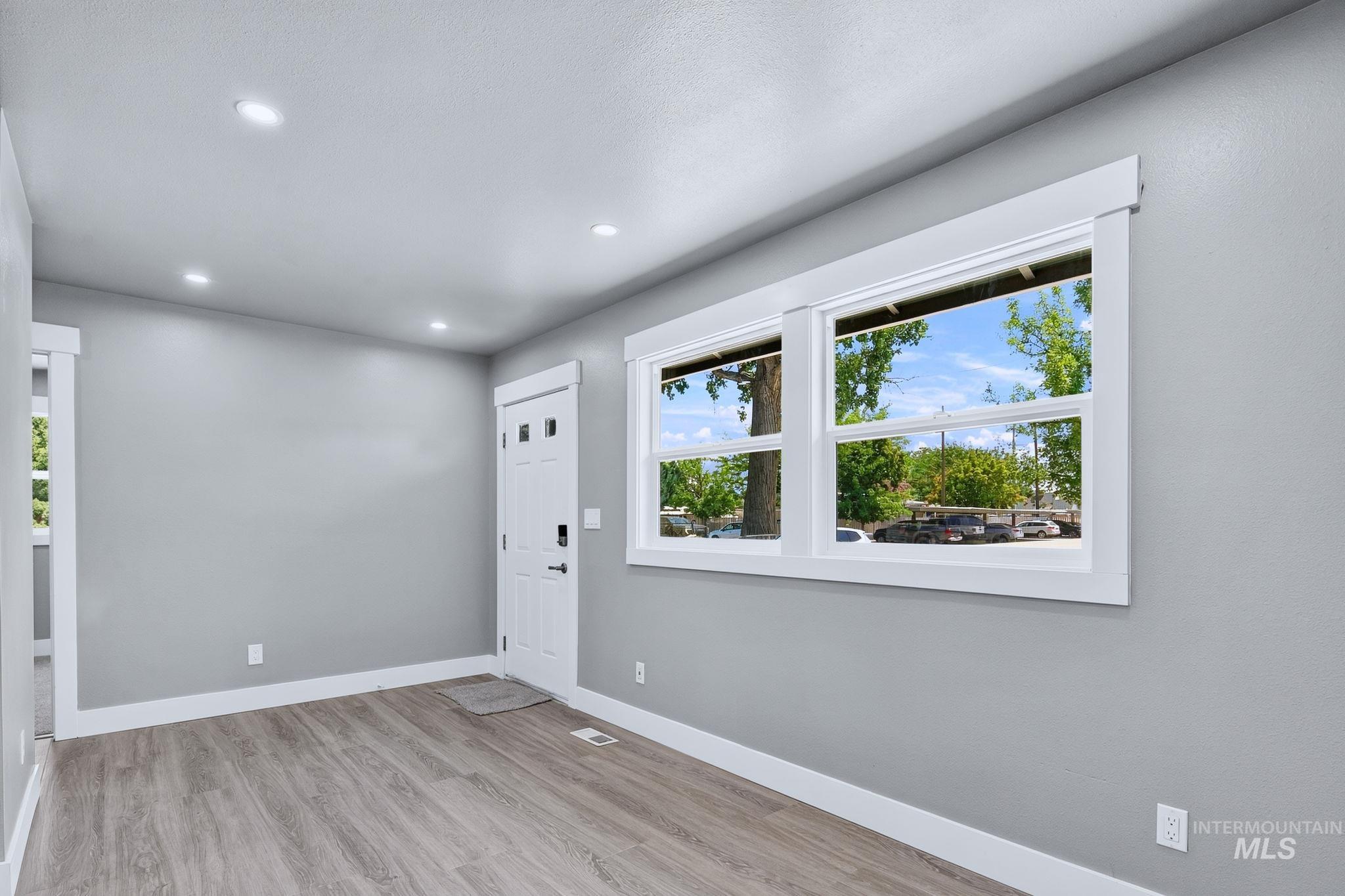 300 N Meridian Rd, Meridian, Idaho 83642, 3 Bedrooms, 6 Rooms, Business/Commercial For Sale, Price $590,000,MLS 98996408