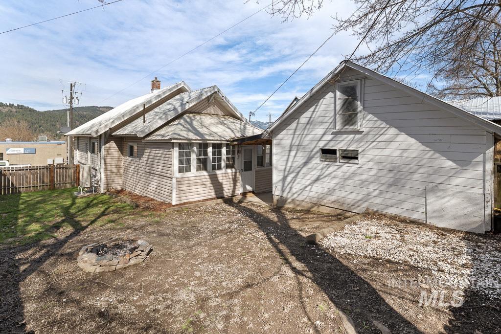 515 W College Ave, St. Maries, Idaho 83861, 3 Bedrooms, 1 Bathroom, Residential For Sale, Price $289,000, 98996410