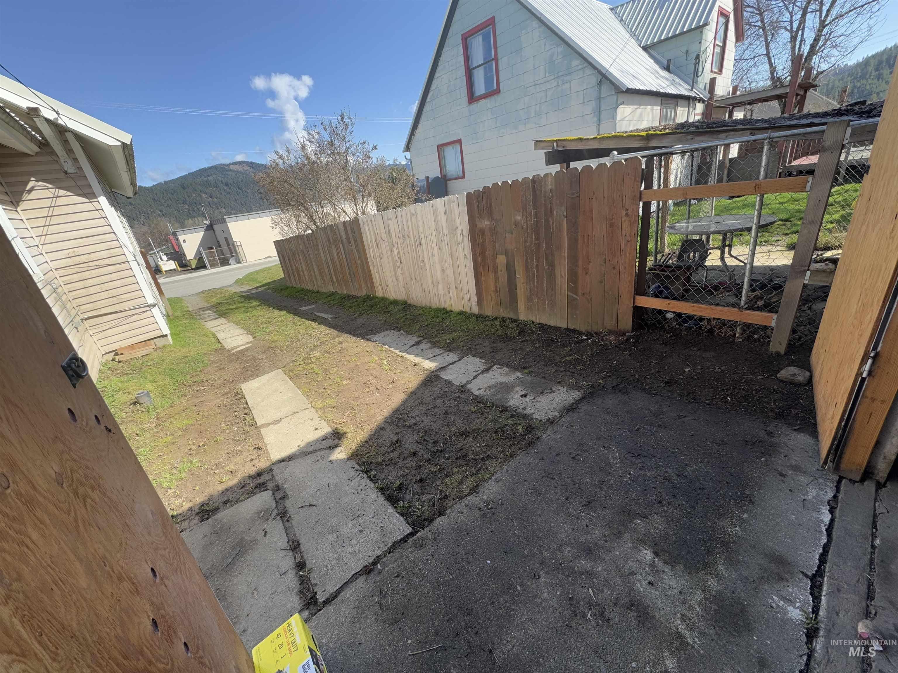 515 W College Ave, St. Maries, Idaho 83861, 3 Bedrooms, 1 Bathroom, Residential For Sale, Price $289,000, 98996410