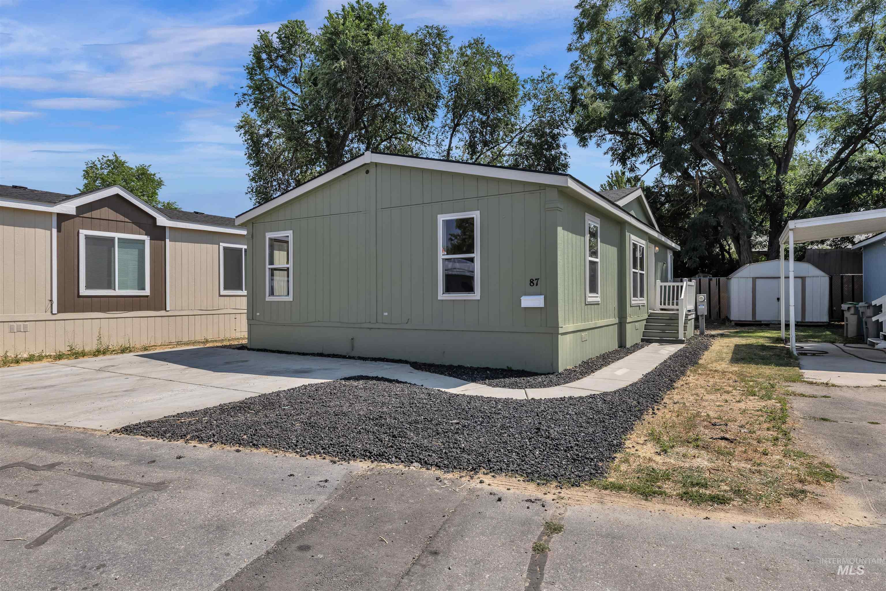 2401 S Owyhee st, Boise, Idaho 83705, 2 Bedrooms, 2 Bathrooms, Residential For Sale, Price $159,000, 98996422
