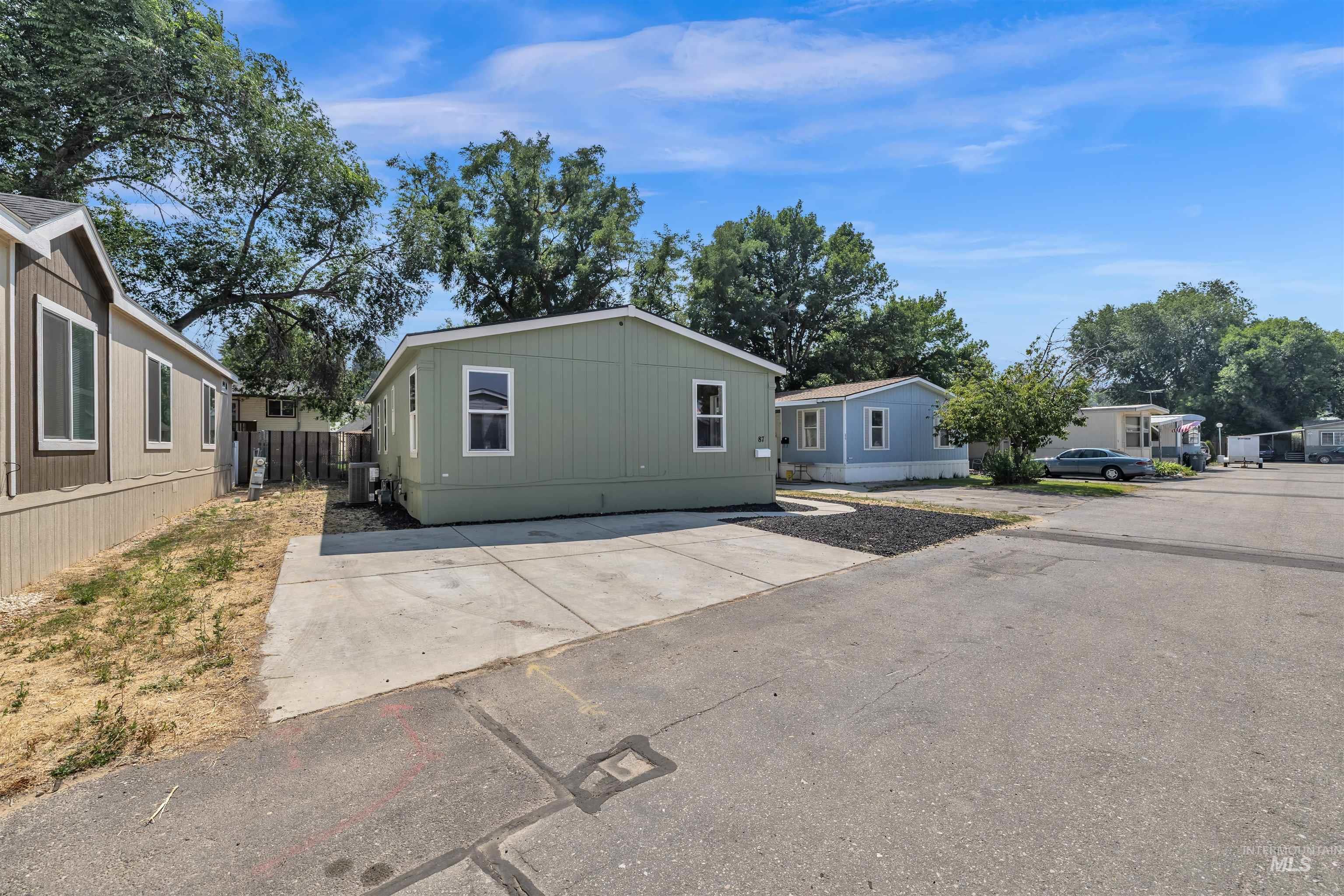 2401 S Owyhee st, Boise, Idaho 83705, 2 Bedrooms, 2 Bathrooms, Residential For Sale, Price $159,000, 98996422
