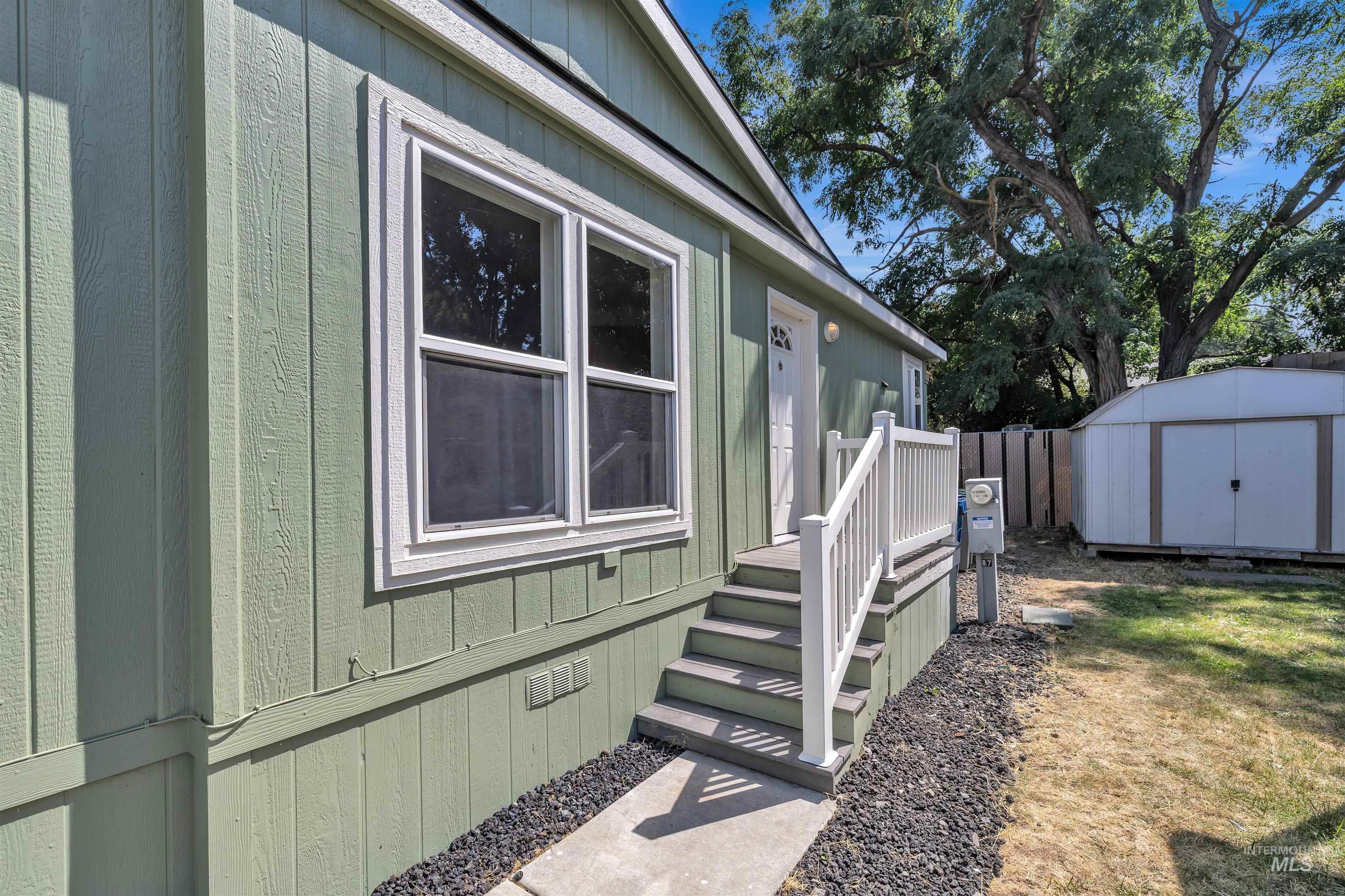 2401 S Owyhee st, Boise, Idaho 83705, 2 Bedrooms, 2 Bathrooms, Residential For Sale, Price $159,000, 98996422