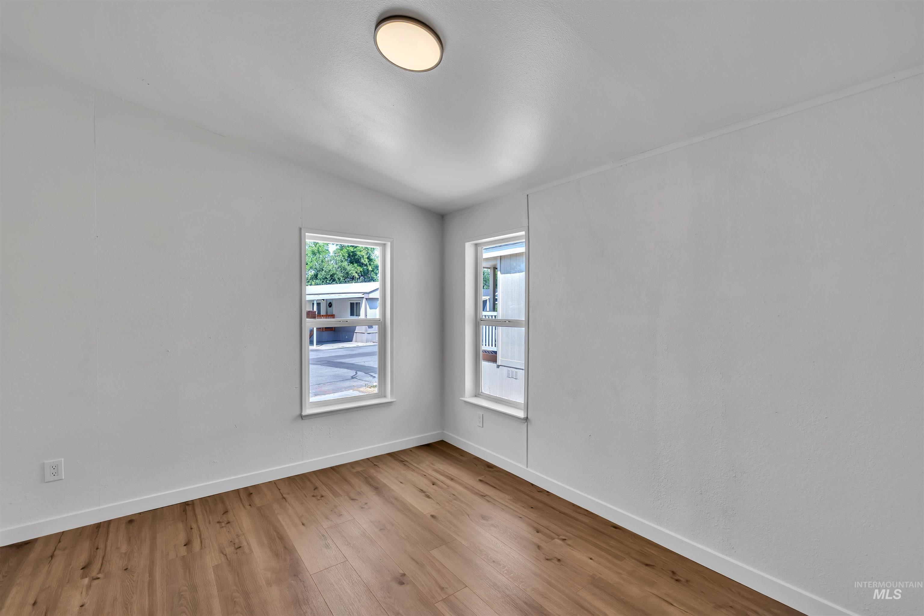 2401 S Owyhee st, Boise, Idaho 83705, 2 Bedrooms, 2 Bathrooms, Residential For Sale, Price $159,000, 98996422