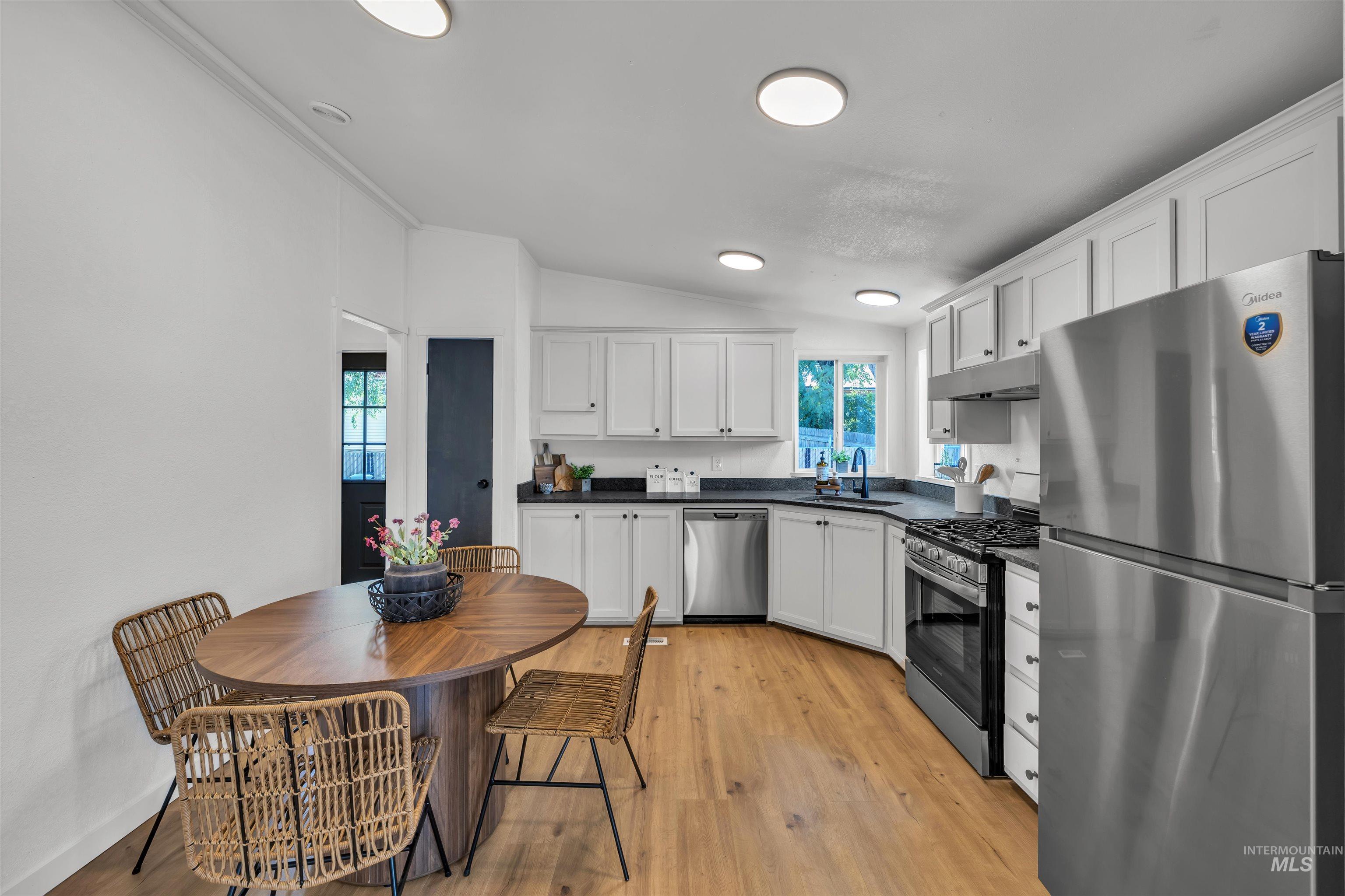 2401 S Owyhee st, Boise, Idaho 83705, 2 Bedrooms, 2 Bathrooms, Residential For Sale, Price $159,000, 98996422