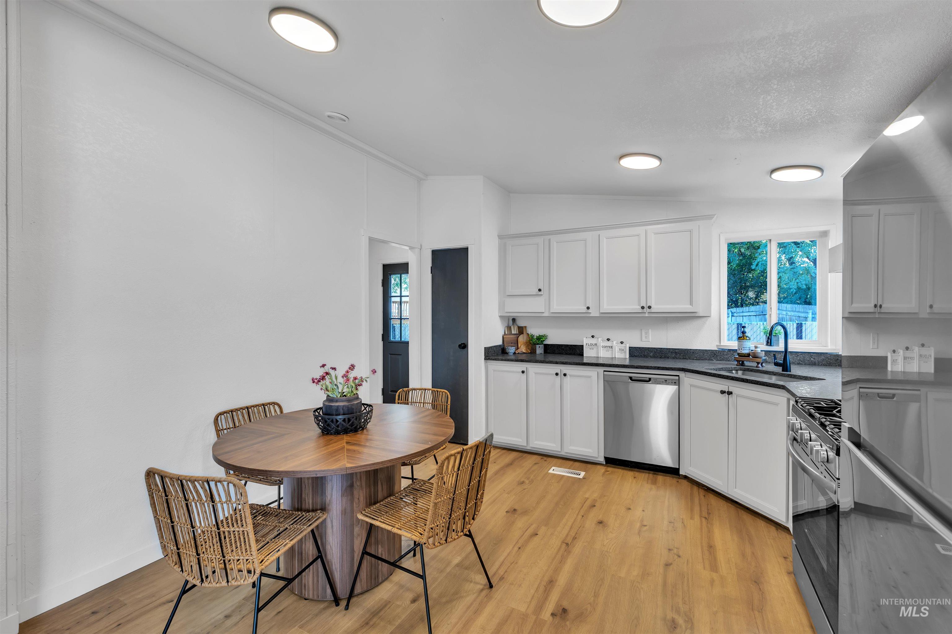 2401 S Owyhee st, Boise, Idaho 83705, 2 Bedrooms, 2 Bathrooms, Residential For Sale, Price $159,000, 98996422