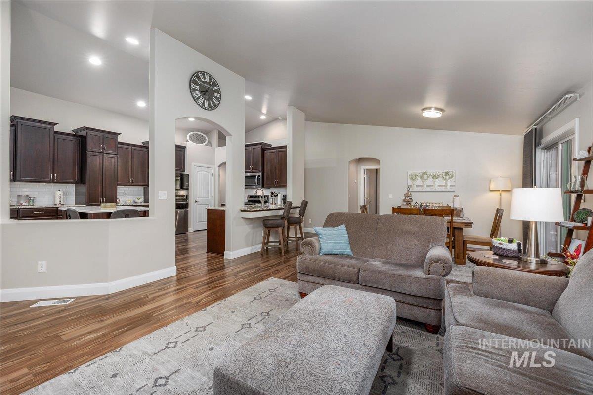 5911 W Quintale Dr, Meridian, Idaho 83646, 3 Bedrooms, 2 Bathrooms, Residential For Sale, Price $470,000,MLS 98996426