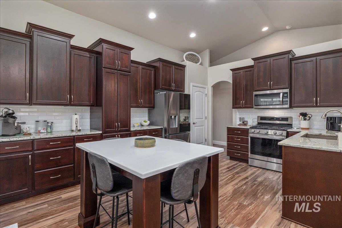 5911 W Quintale Dr, Meridian, Idaho 83646, 3 Bedrooms, 2 Bathrooms, Residential For Sale, Price $470,000,MLS 98996426
