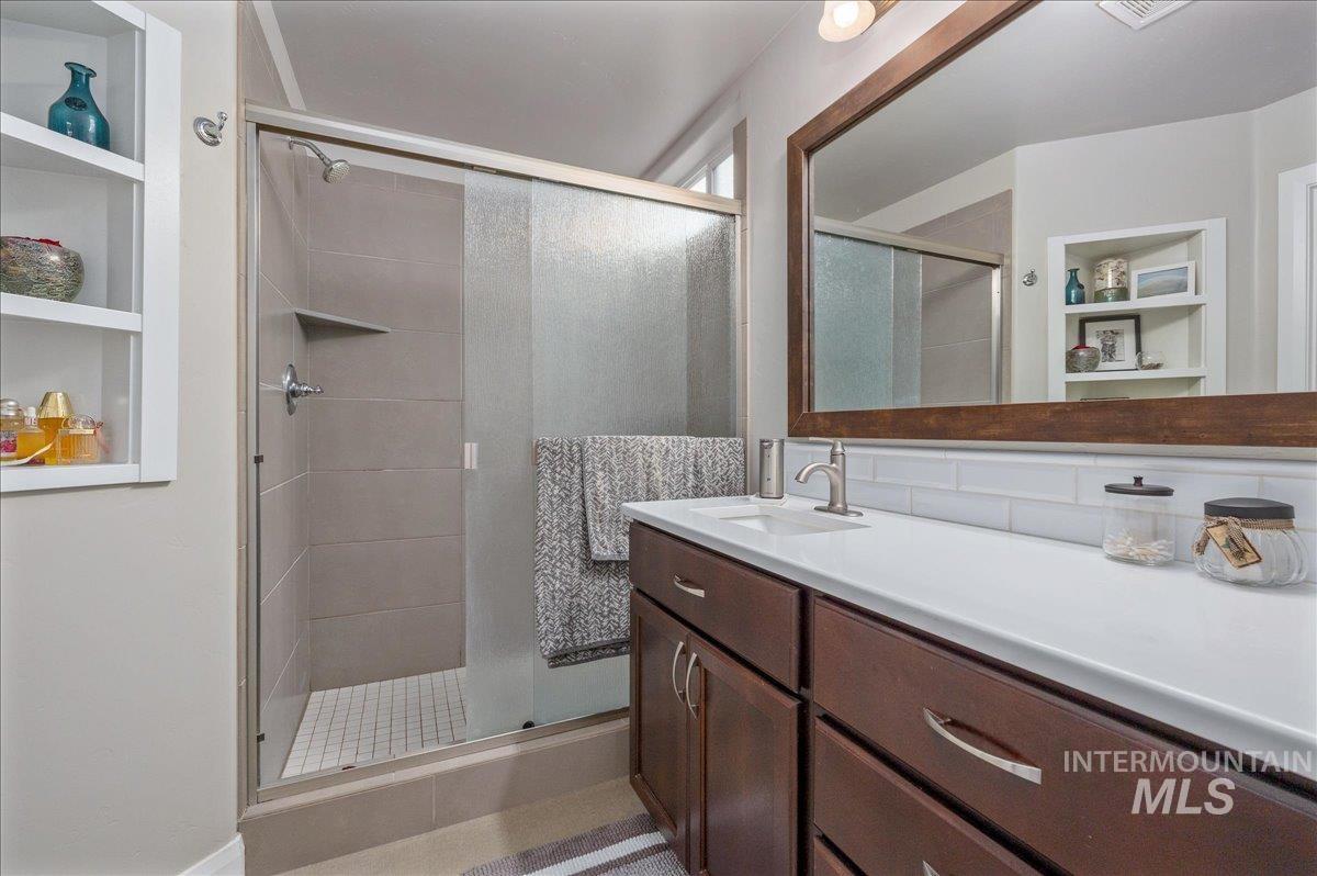 5911 W Quintale Dr, Meridian, Idaho 83646, 3 Bedrooms, 2 Bathrooms, Residential For Sale, Price $470,000,MLS 98996426