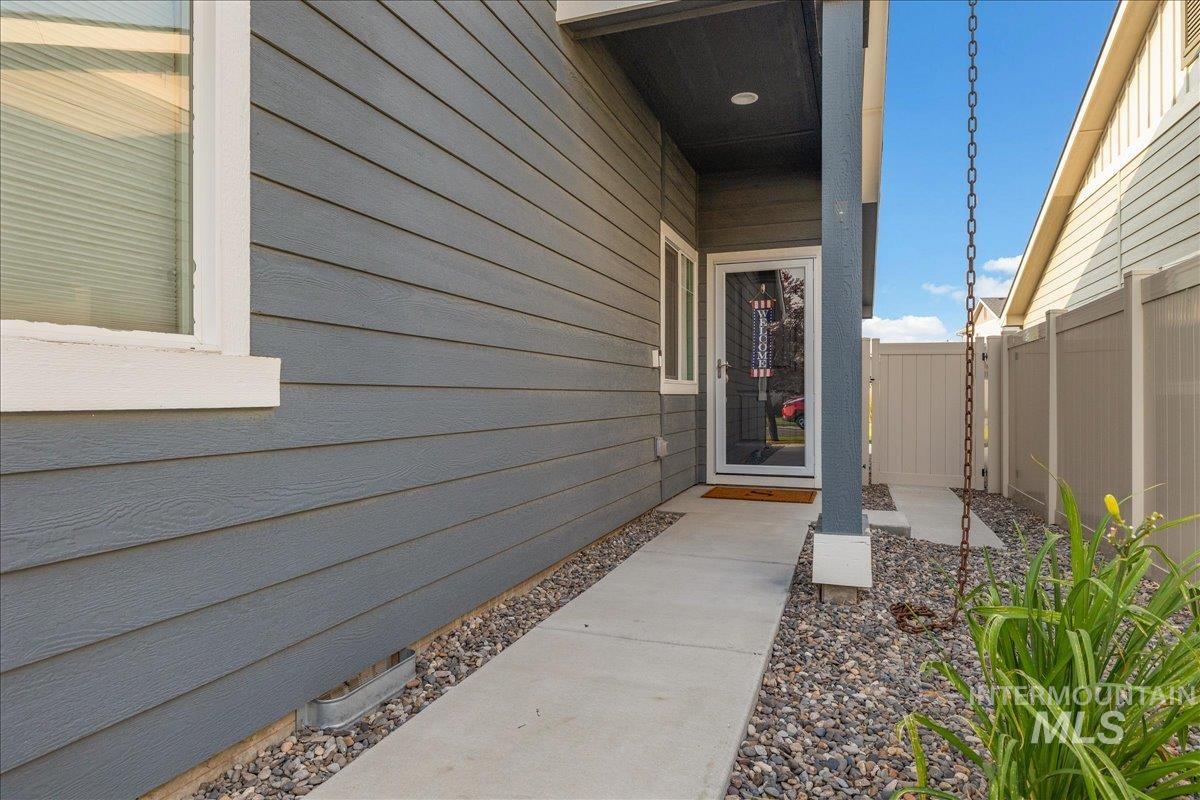 5911 W Quintale Dr, Meridian, Idaho 83646, 3 Bedrooms, 2 Bathrooms, Residential For Sale, Price $470,000,MLS 98996426