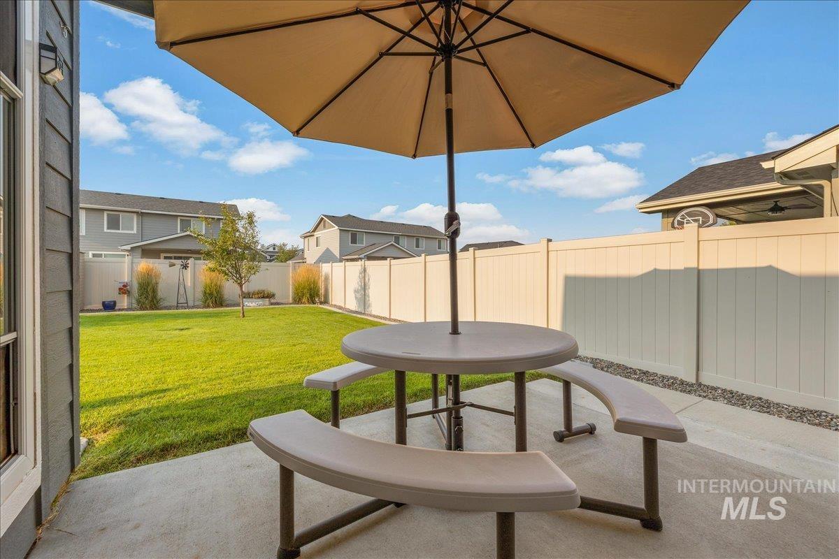 5911 W Quintale Dr, Meridian, Idaho 83646, 3 Bedrooms, 2 Bathrooms, Residential For Sale, Price $470,000,MLS 98996426