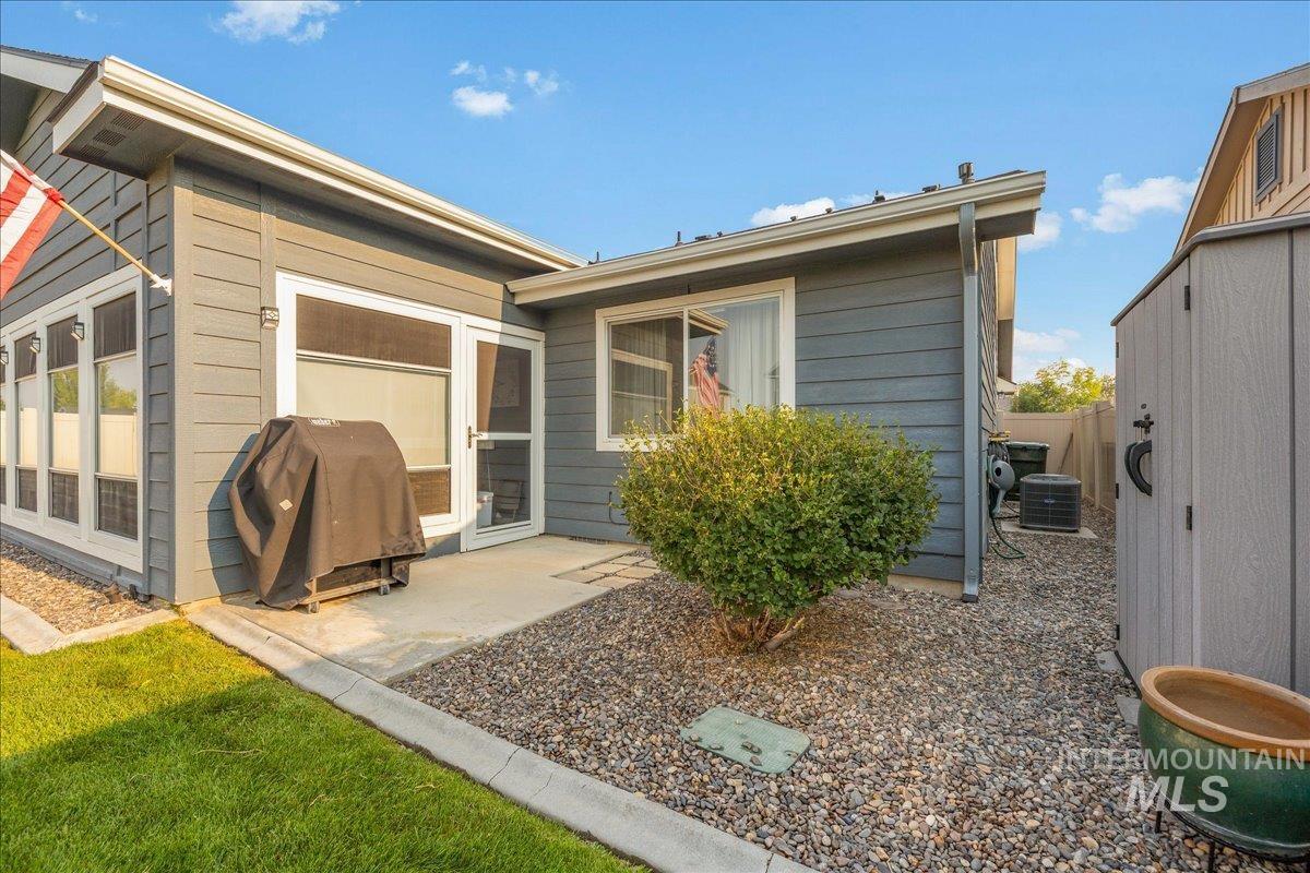 5911 W Quintale Dr, Meridian, Idaho 83646, 3 Bedrooms, 2 Bathrooms, Residential For Sale, Price $470,000,MLS 98996426
