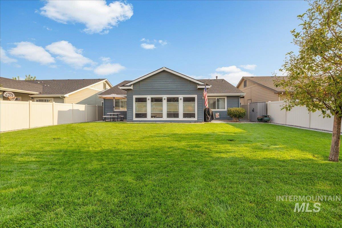 5911 W Quintale Dr, Meridian, Idaho 83646, 3 Bedrooms, 2 Bathrooms, Residential For Sale, Price $470,000,MLS 98996426