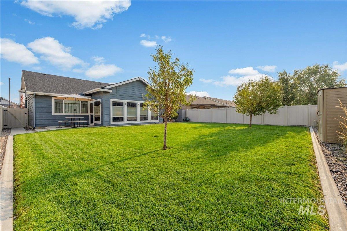 5911 W Quintale Dr, Meridian, Idaho 83646, 3 Bedrooms, 2 Bathrooms, Residential For Sale, Price $470,000,MLS 98996426