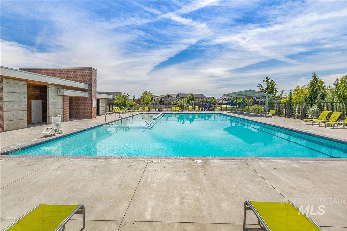 5911 W Quintale Dr, Meridian, Idaho 83646, 3 Bedrooms, 2 Bathrooms, Residential For Sale, Price $470,000,MLS 98996426