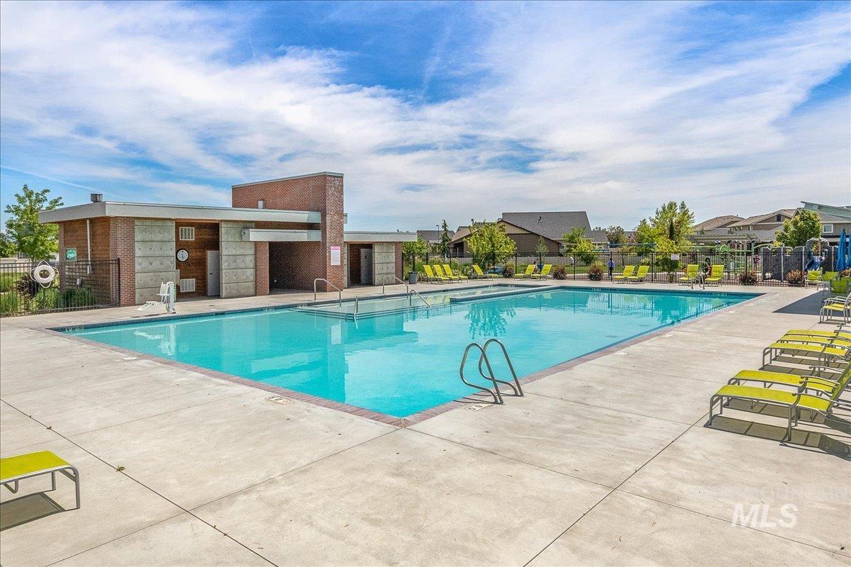 5911 W Quintale Dr, Meridian, Idaho 83646, 3 Bedrooms, 2 Bathrooms, Residential For Sale, Price $470,000,MLS 98996426