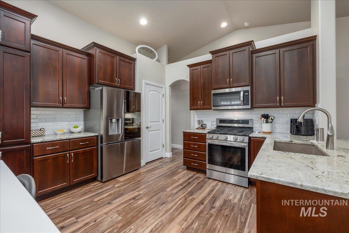 5911 W Quintale Dr, Meridian, Idaho 83646, 3 Bedrooms, 2 Bathrooms, Residential For Sale, Price $470,000,MLS 98996426