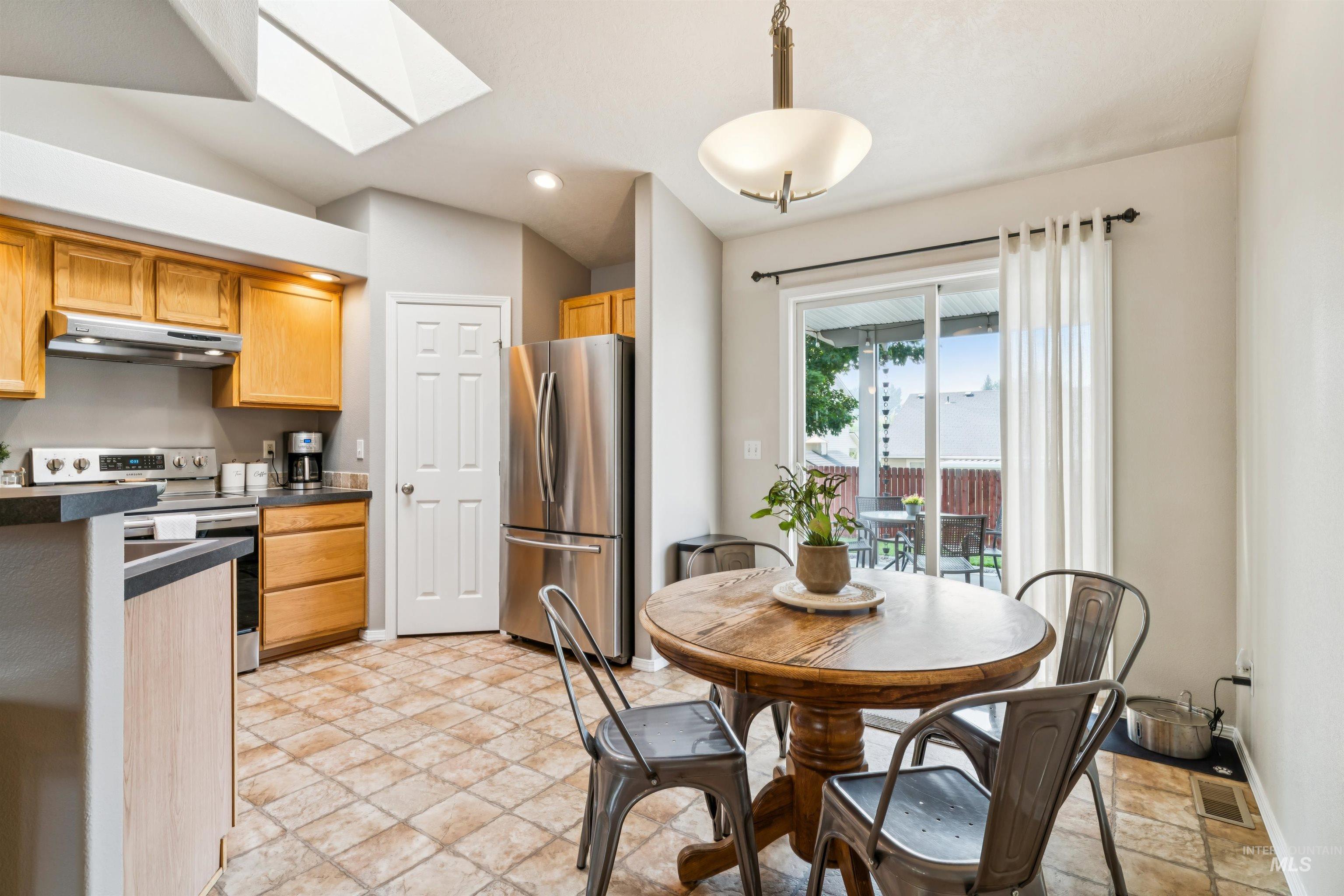 8655 W Dulcimer St., Boise, Idaho 83709, 3 Bedrooms, 2 Bathrooms, Residential For Sale, Price $424,999, 98996428