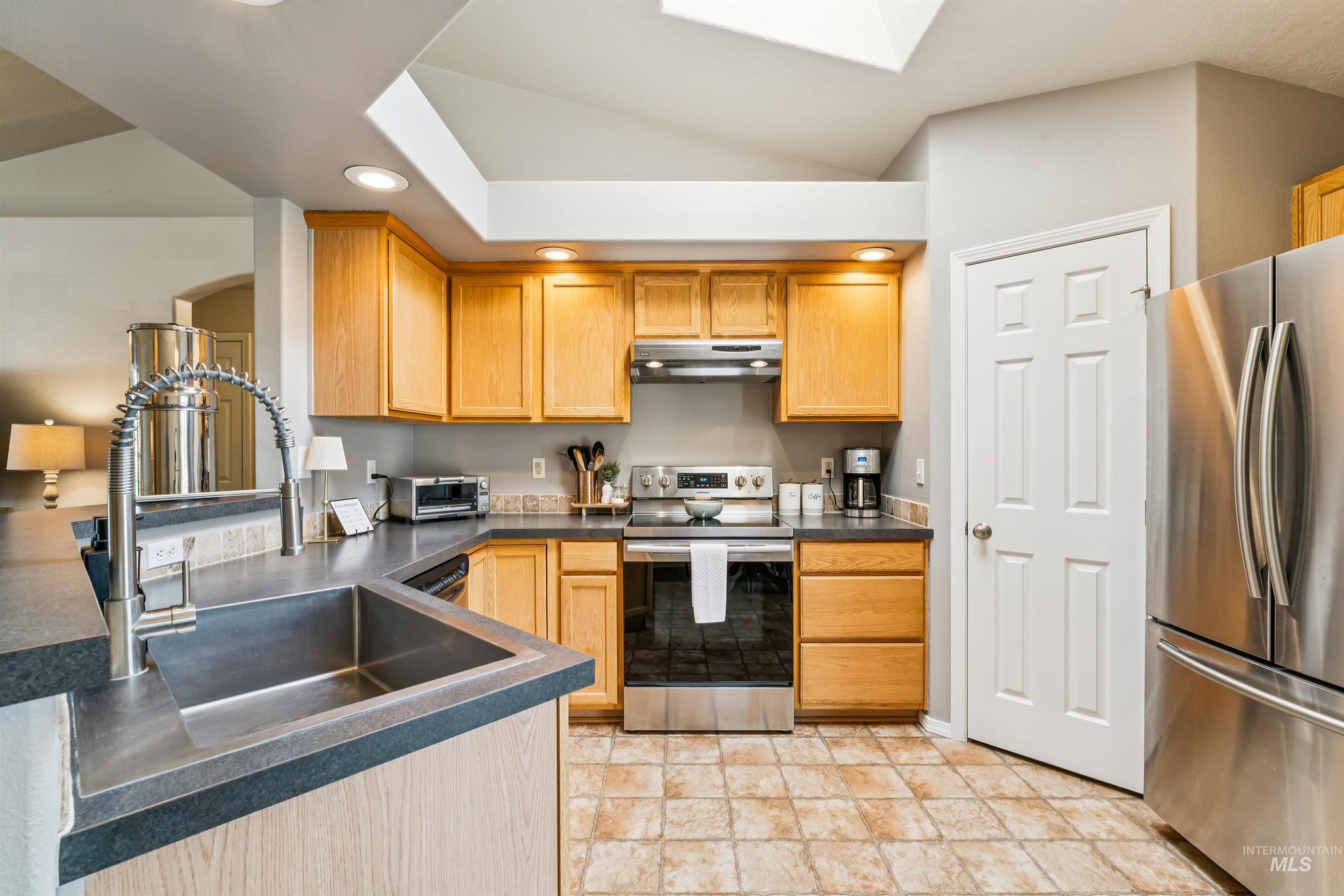 8655 W Dulcimer St., Boise, Idaho 83709, 3 Bedrooms, 2 Bathrooms, Residential For Sale, Price $424,999, 98996428