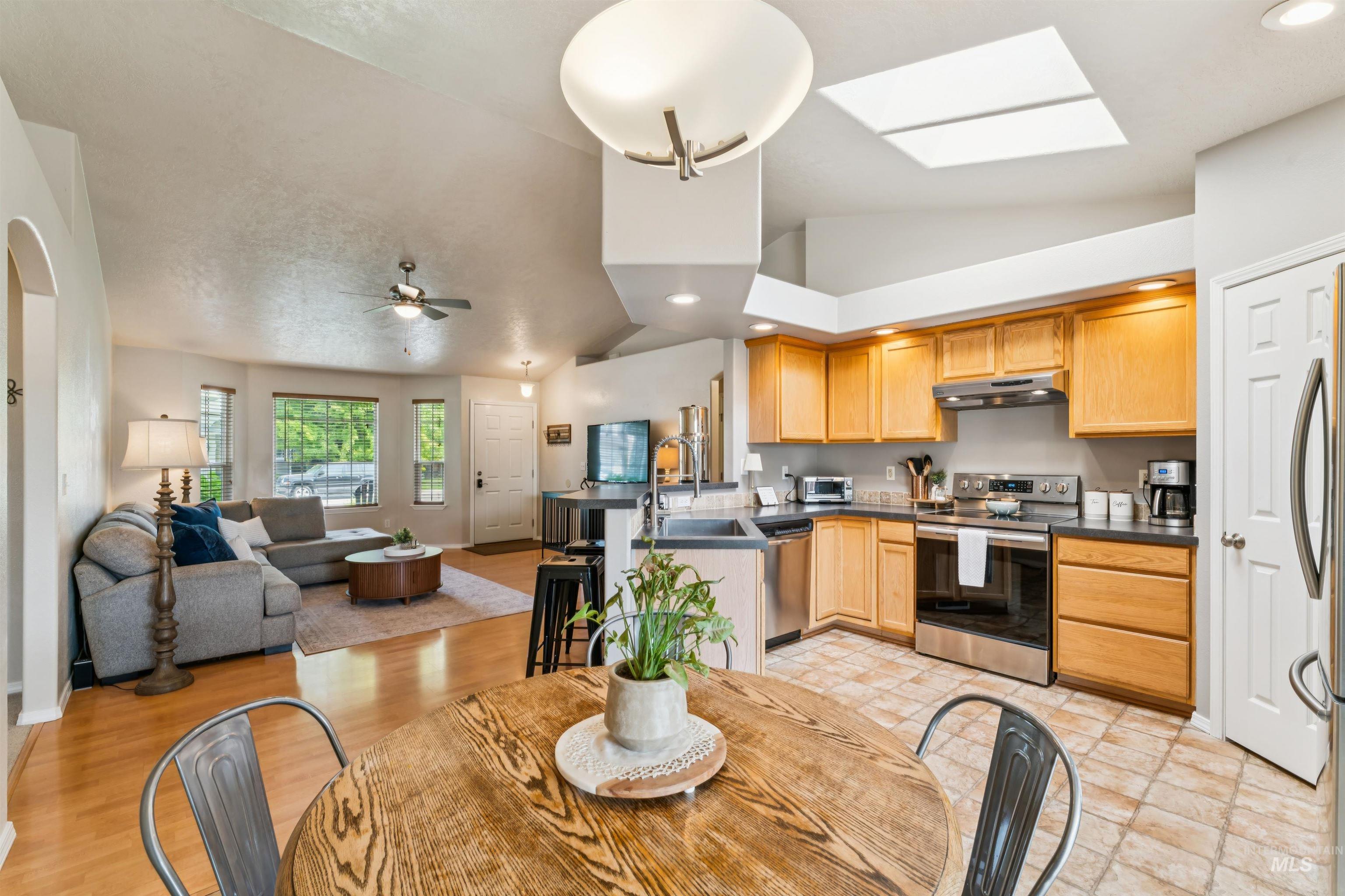 8655 W Dulcimer St., Boise, Idaho 83709, 3 Bedrooms, 2 Bathrooms, Residential For Sale, Price $424,999, 98996428