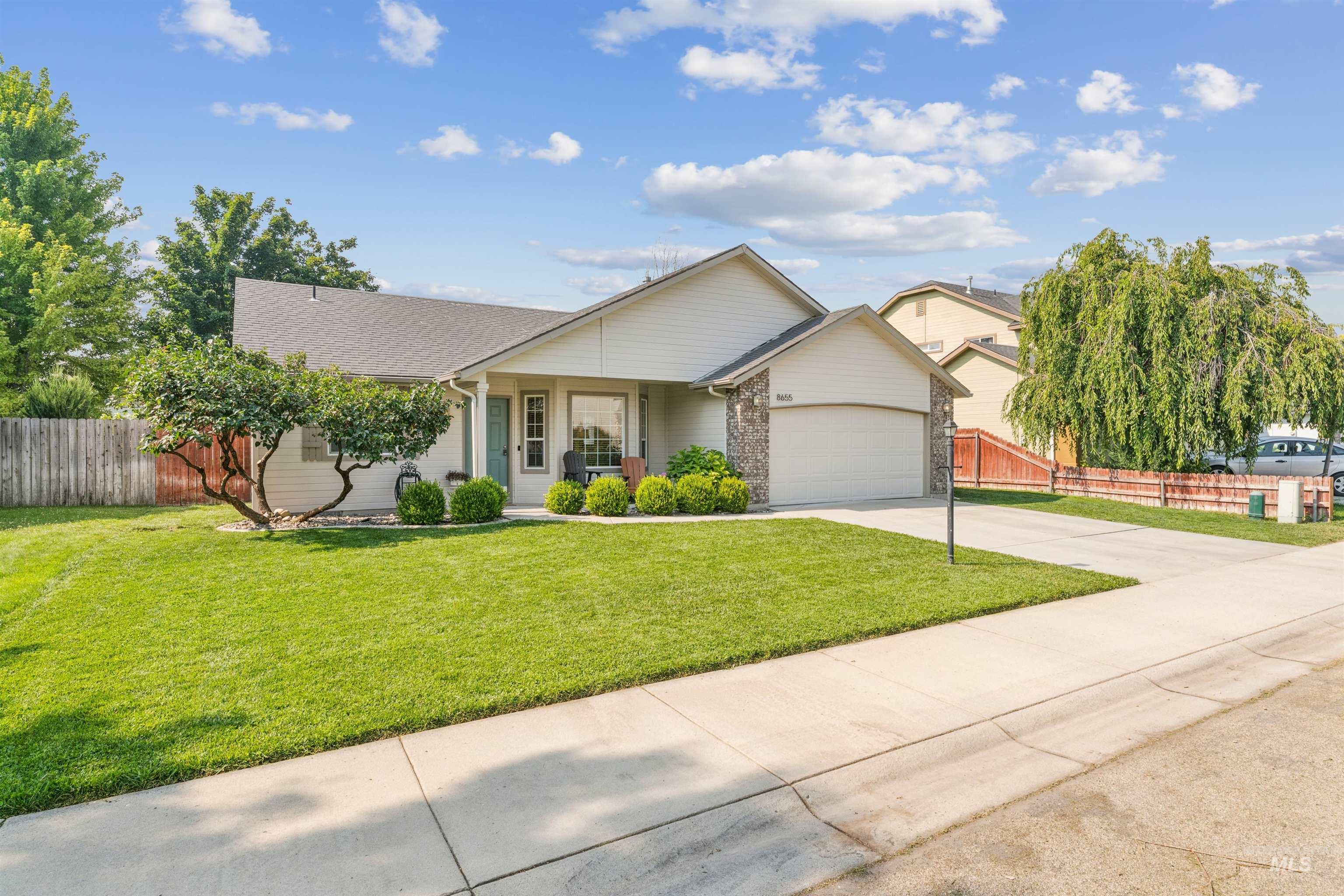 8655 W Dulcimer St., Boise, Idaho 83709, 3 Bedrooms, 2 Bathrooms, Residential For Sale, Price $424,999, 98996428
