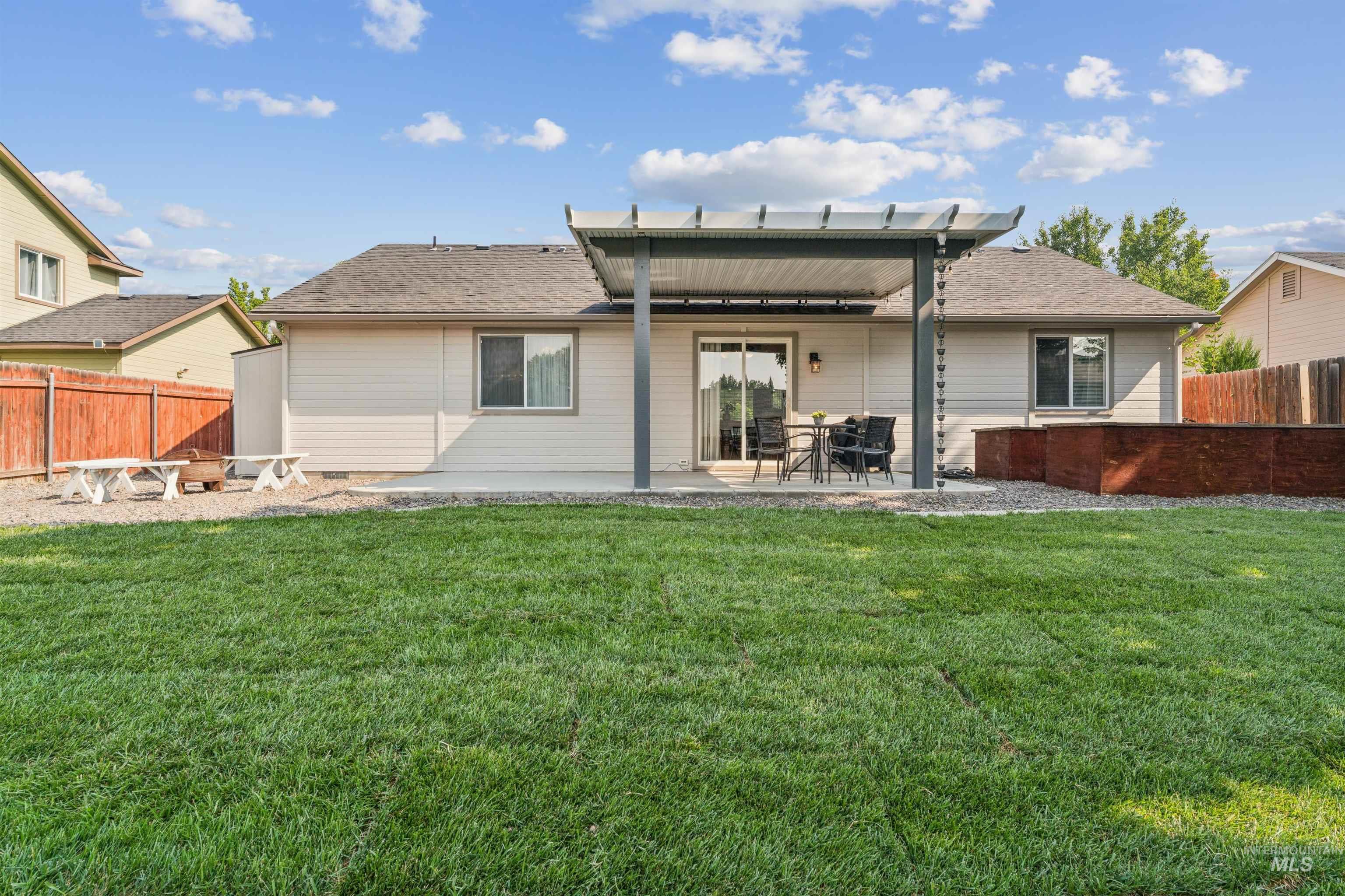8655 W Dulcimer St., Boise, Idaho 83709, 3 Bedrooms, 2 Bathrooms, Residential For Sale, Price $424,999, 98996428