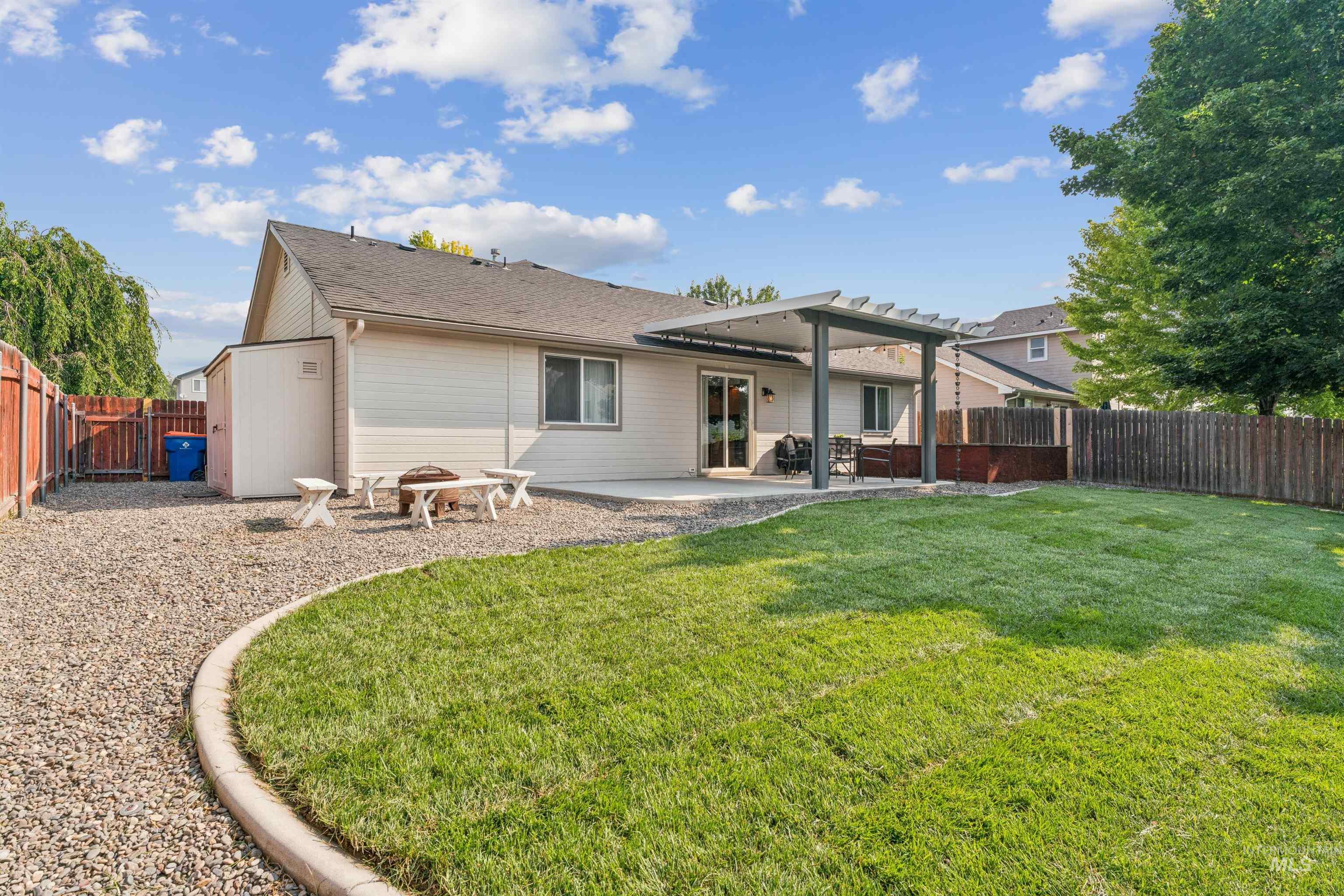 8655 W Dulcimer St., Boise, Idaho 83709, 3 Bedrooms, 2 Bathrooms, Residential For Sale, Price $424,999, 98996428