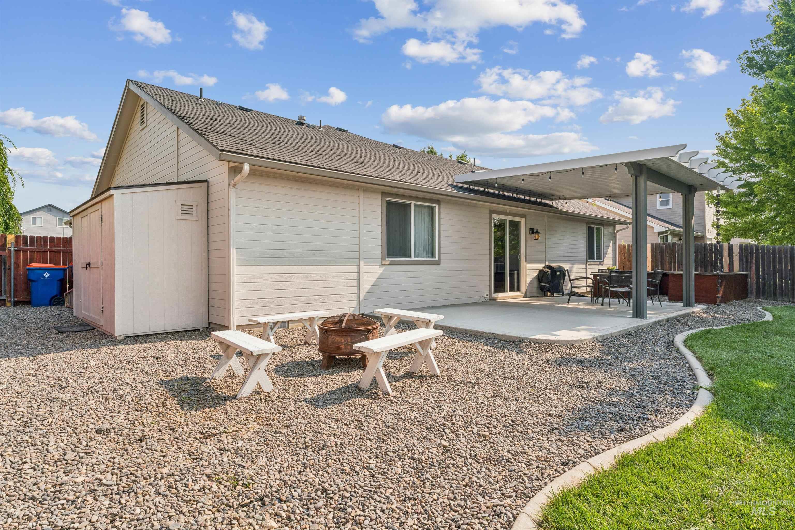 8655 W Dulcimer St., Boise, Idaho 83709, 3 Bedrooms, 2 Bathrooms, Residential For Sale, Price $424,999, 98996428